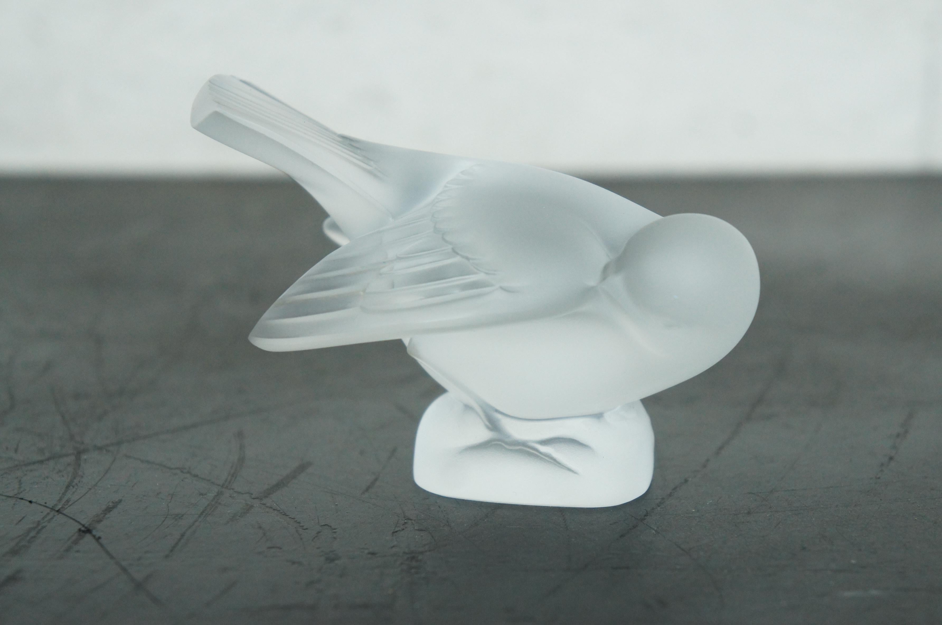 20ième siècle Figurines Moineaux Moquer Coquet en cristal dépoli de Lalique France