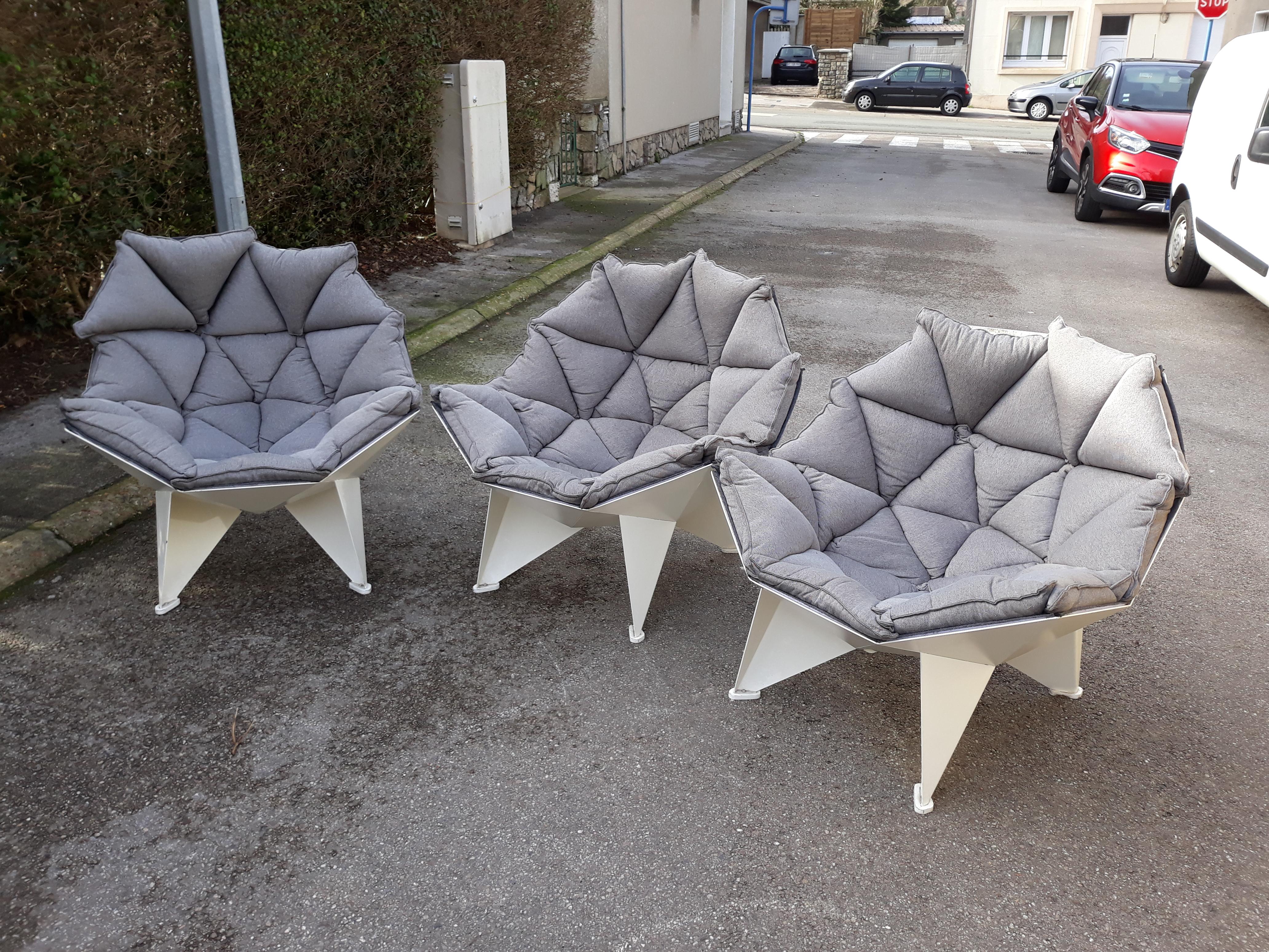 3 Large Original Armchairs in Lacquered Metal Structure, circa 1970-1980 For Sale 3