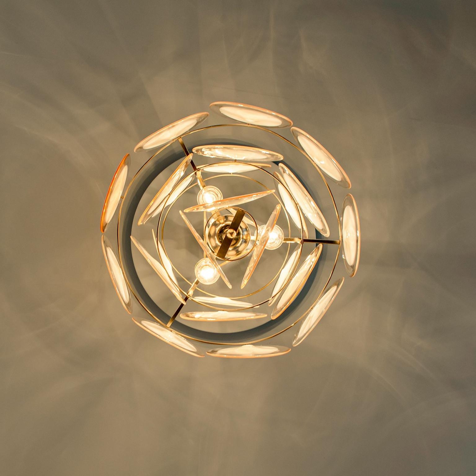 Araña de 3 capas de cristal de Murano y latón al estilo de Vistosi, Italia en venta 5