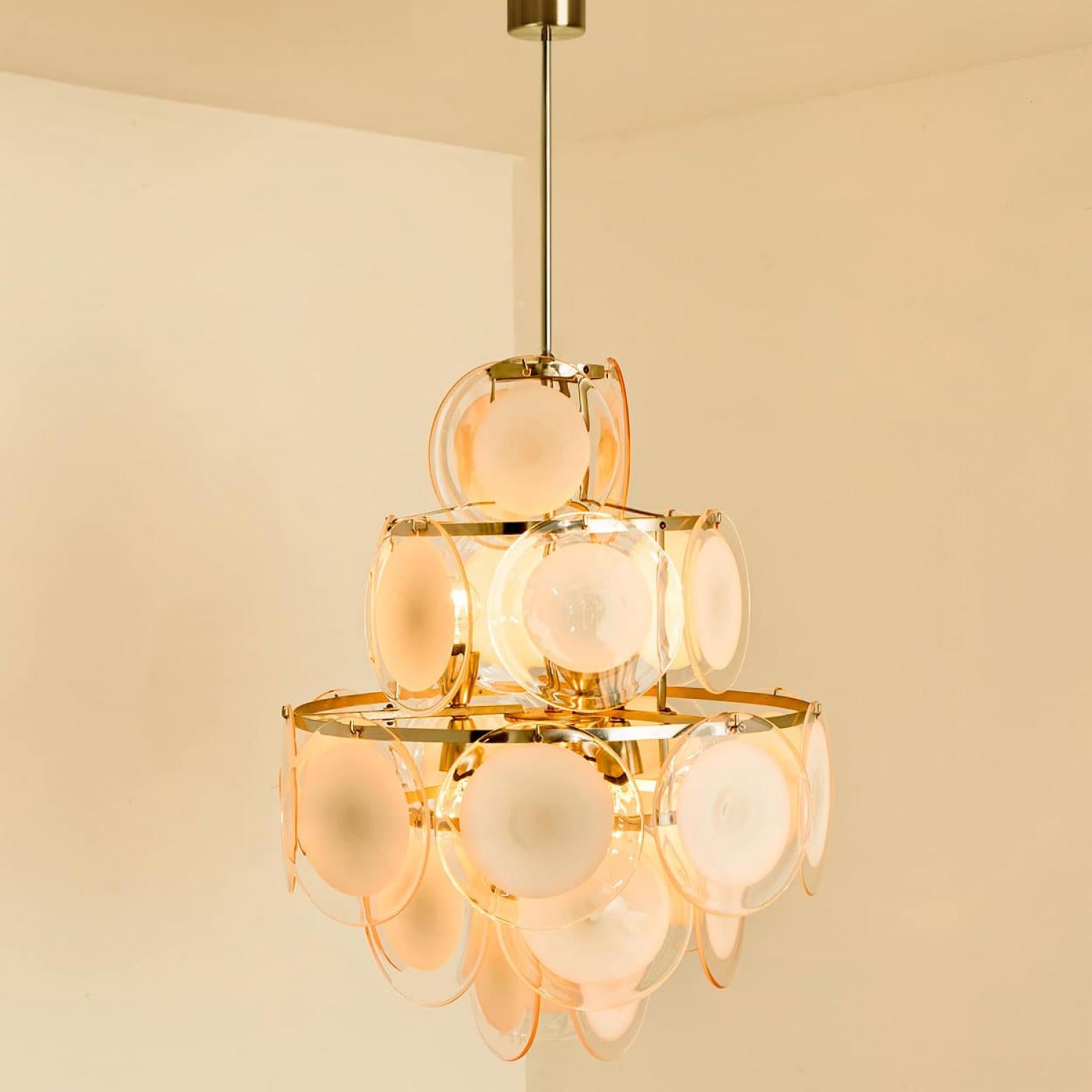 Araña de 3 capas de cristal de Murano y latón al estilo de Vistosi, Italia Moderno de mediados de siglo en venta