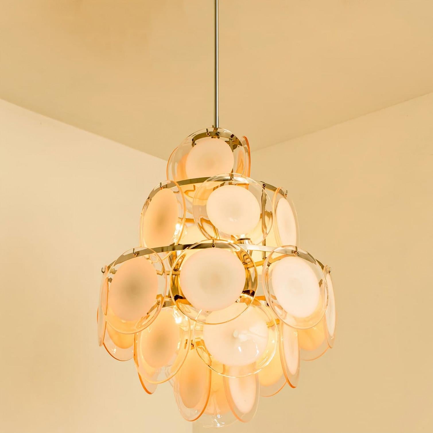 Araña de 3 capas de cristal de Murano y latón al estilo de Vistosi, Italia Chapado en venta