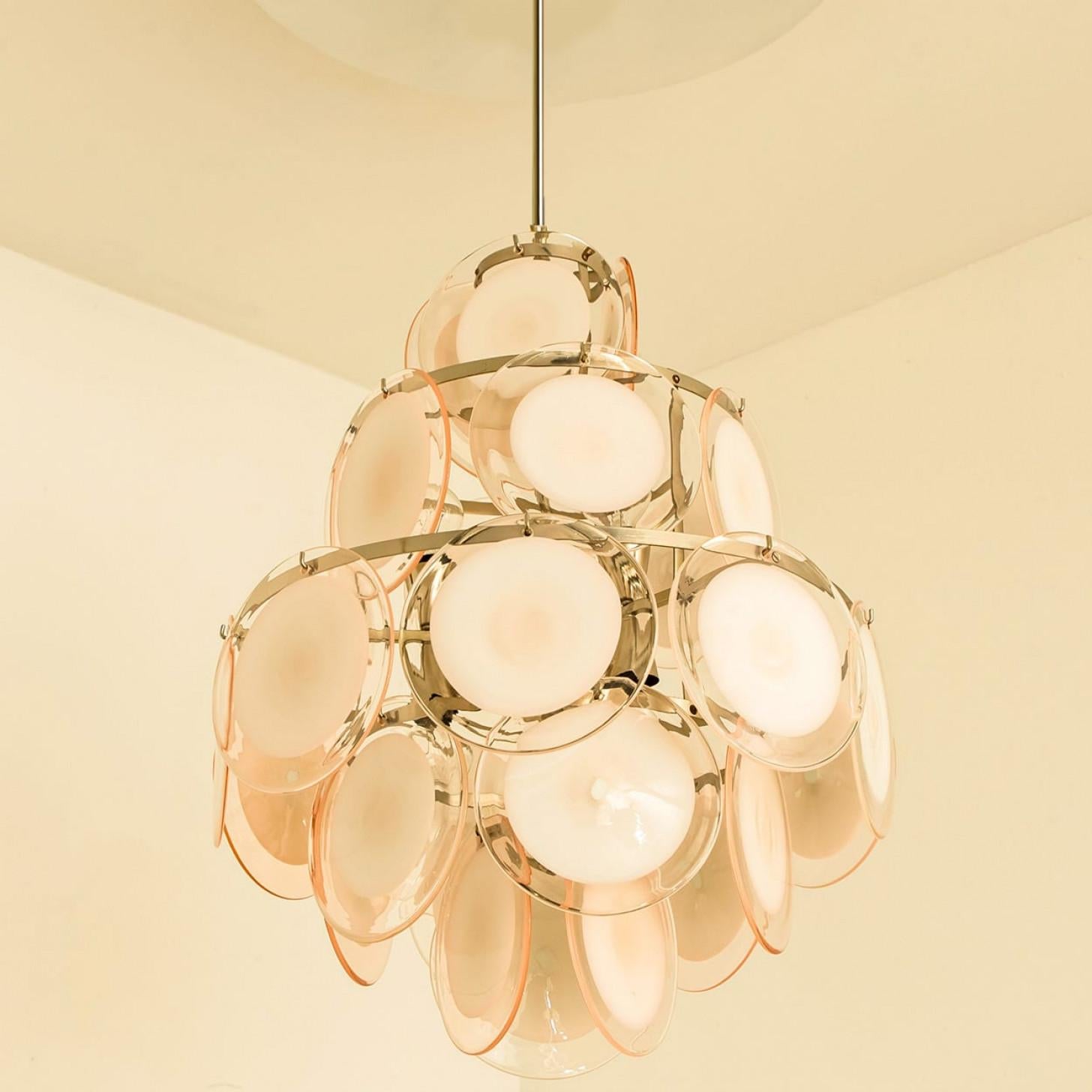Araña de 3 capas de cristal de Murano y latón al estilo de Vistosi, Italia Metal en venta