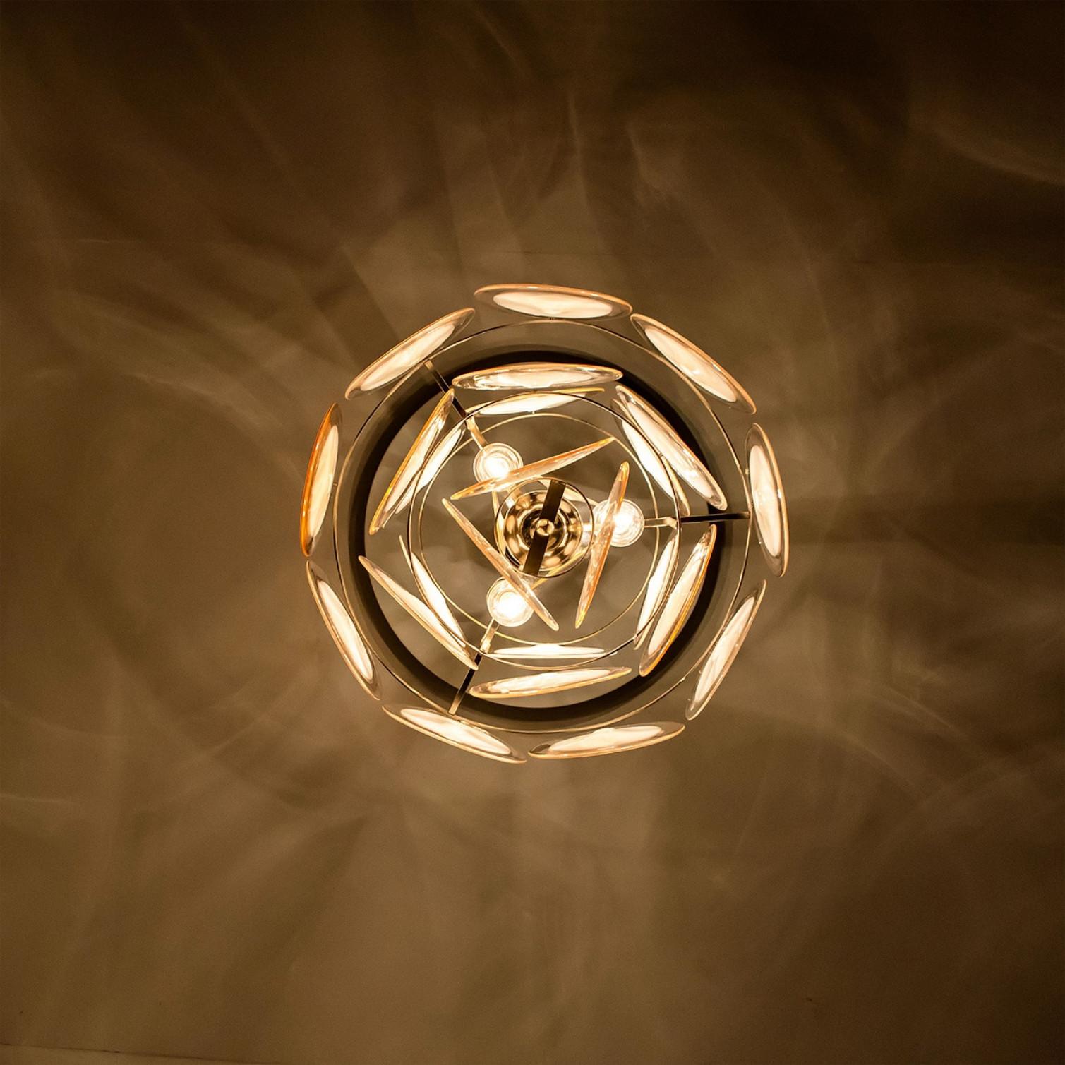 Araña de 3 capas de cristal de Murano y latón al estilo de Vistosi, Italia en venta 1