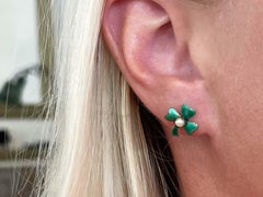 3 Blatt Kleeblatt- und Perlen-Ohrringe aus 14k Gold mit grüner Emaille