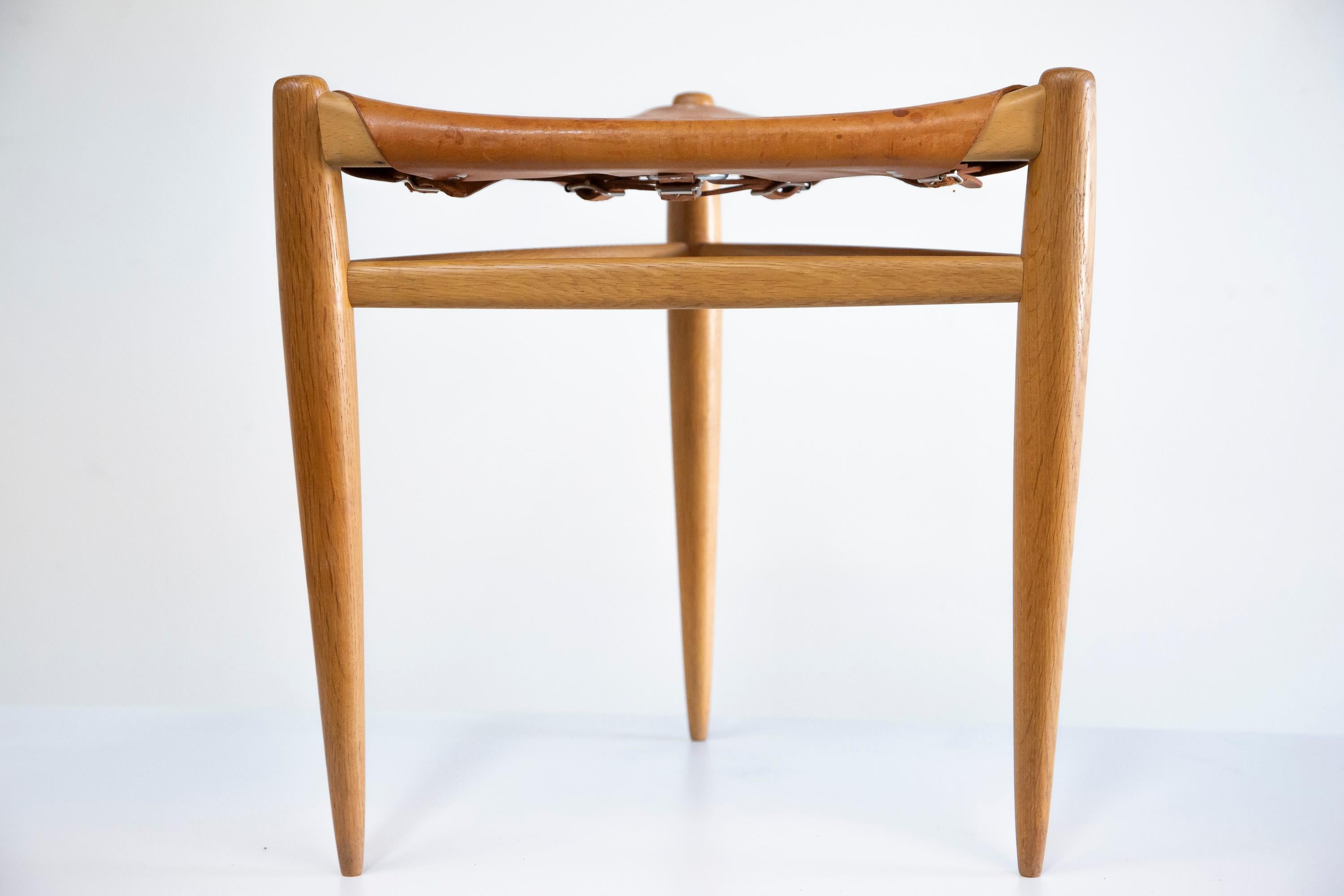 Tabouret à 3 pieds en Oak par Uno & Östen Kristiansson, Luxus - Vittsjö Suède années 60 en vente 8