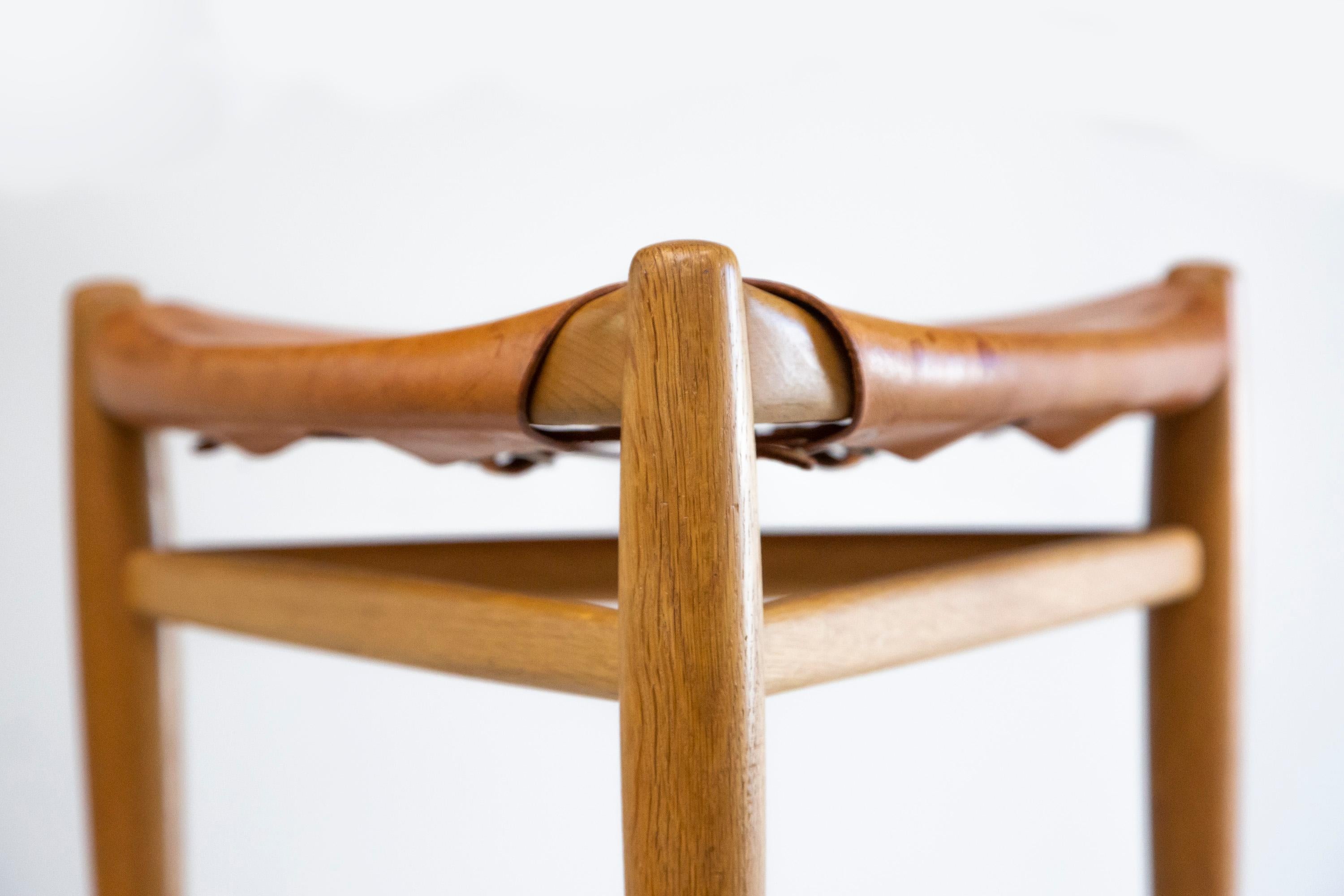 Suédois Tabouret à 3 pieds en Oak par Uno & Östen Kristiansson, Luxus - Vittsjö Suède années 60 en vente