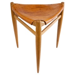 3-Bein-Hocker aus Eiche von Uno & Östen Kristiansson, Luxus - Vittsjö Schweden 1960er Jahre