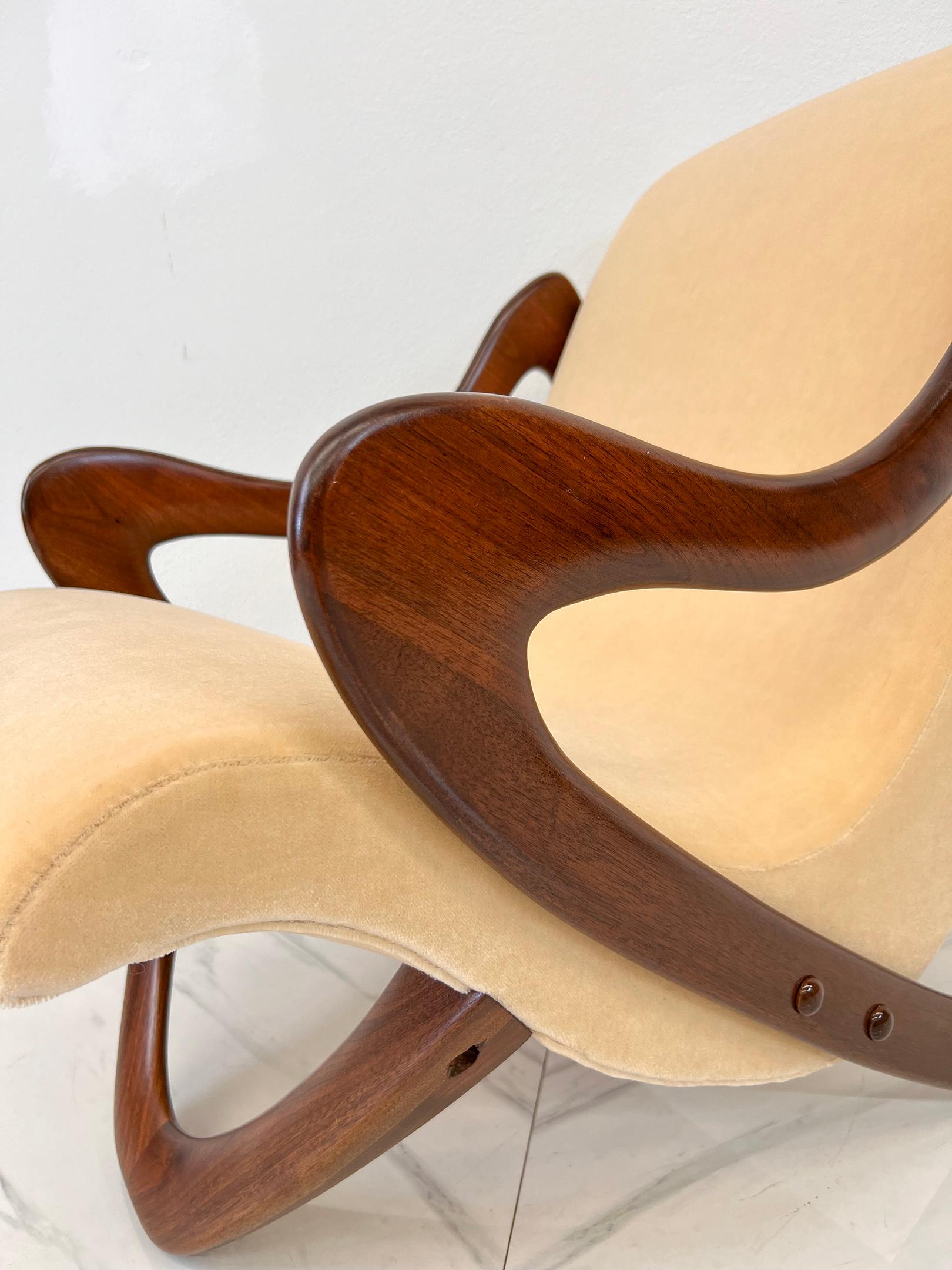 3beiniger Studio Craft-Loungesessel aus Nussbaum und Mohair mit Beinen, 1960er Jahre im Angebot 4