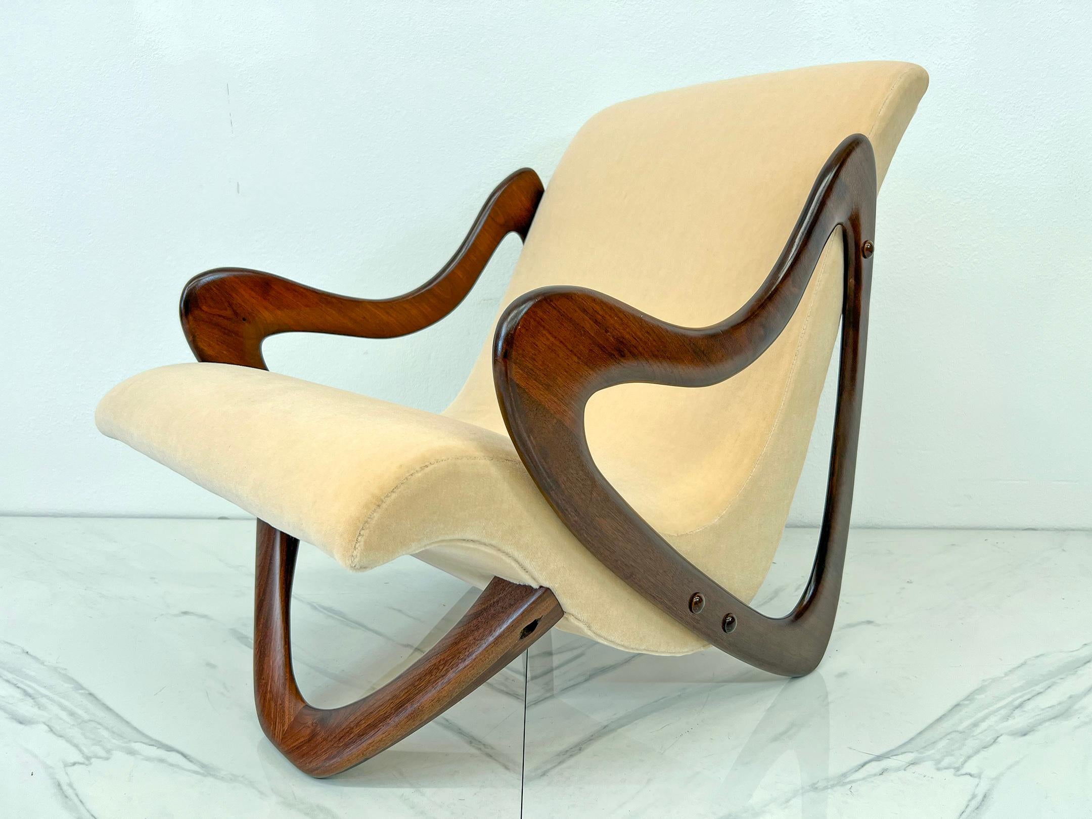 3beiniger Studio Craft-Loungesessel aus Nussbaum und Mohair mit Beinen, 1960er Jahre im Angebot 5