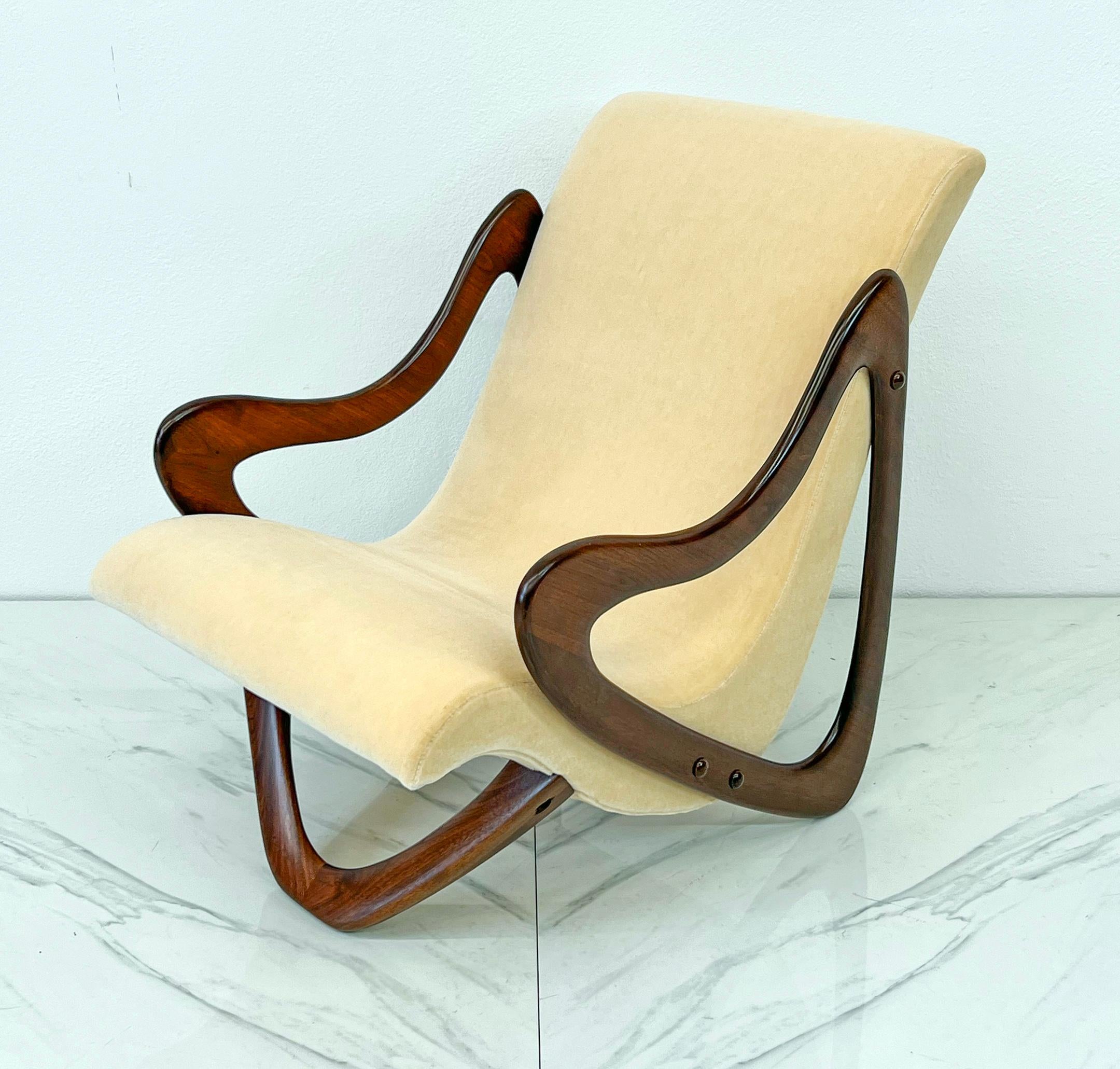 3beiniger Studio Craft-Loungesessel aus Nussbaum und Mohair mit Beinen, 1960er Jahre im Angebot 6