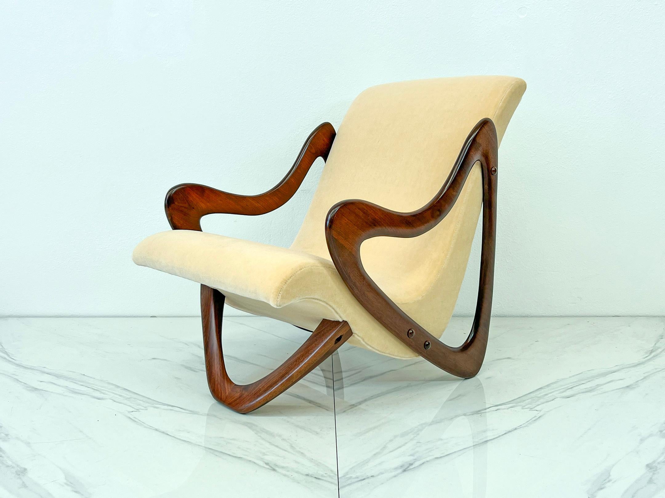3beiniger Studio Craft-Loungesessel aus Nussbaum und Mohair mit Beinen, 1960er Jahre im Angebot 7