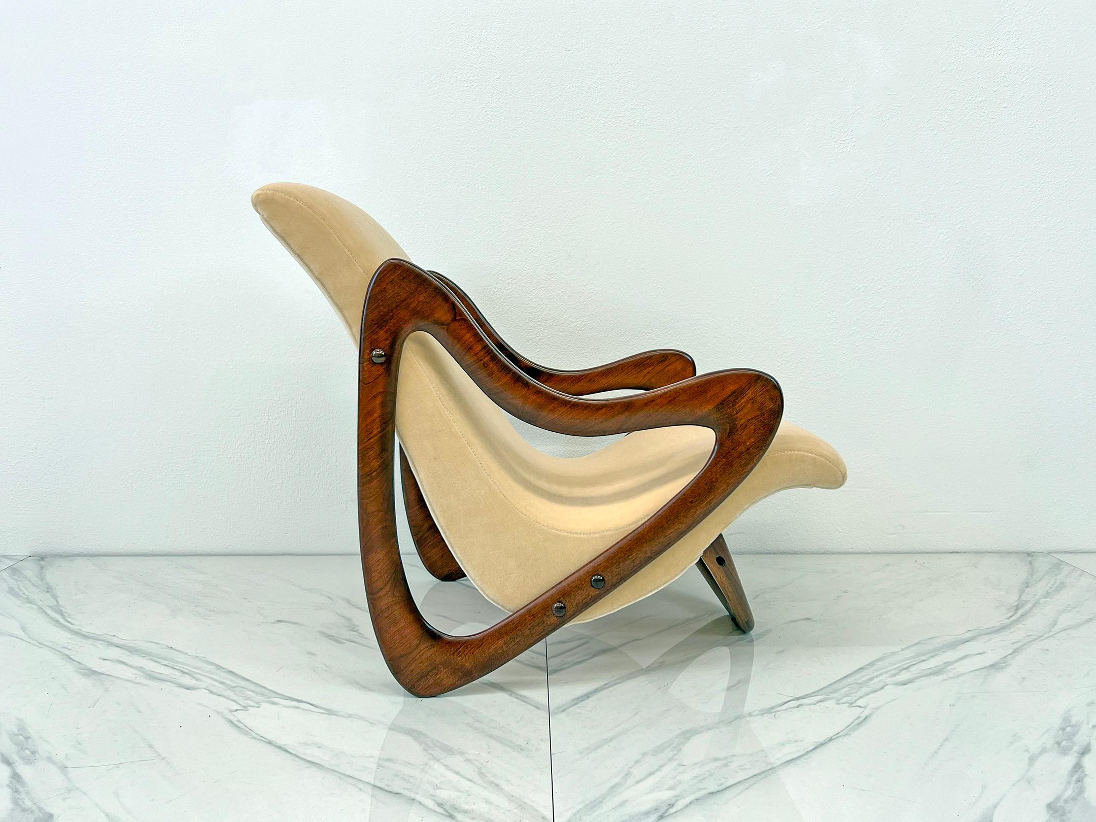 3beiniger Studio Craft-Loungesessel aus Nussbaum und Mohair mit Beinen, 1960er Jahre im Angebot 1