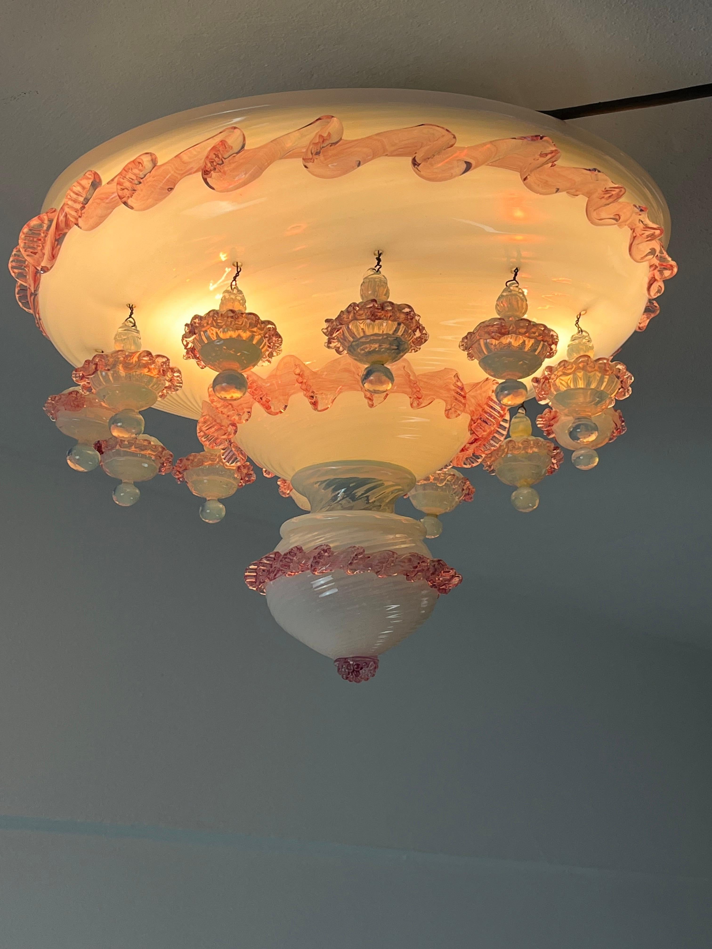 3-light ceiling light in Murano glass, Italy, 1970s
Purchased by my grandparents in Venice during their honeymoon.
Good condition.
E14 lamps.