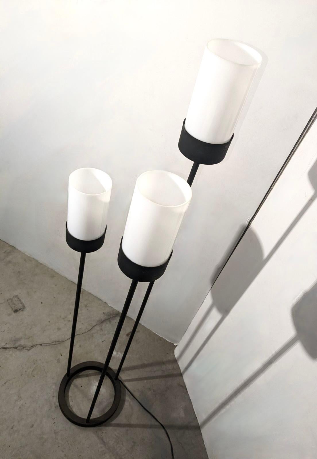 Lámpara de pie de 3 luces de Robert Bulmore, EE.UU. Años 50 en Bueno estado para la venta en Jersey City, NJ