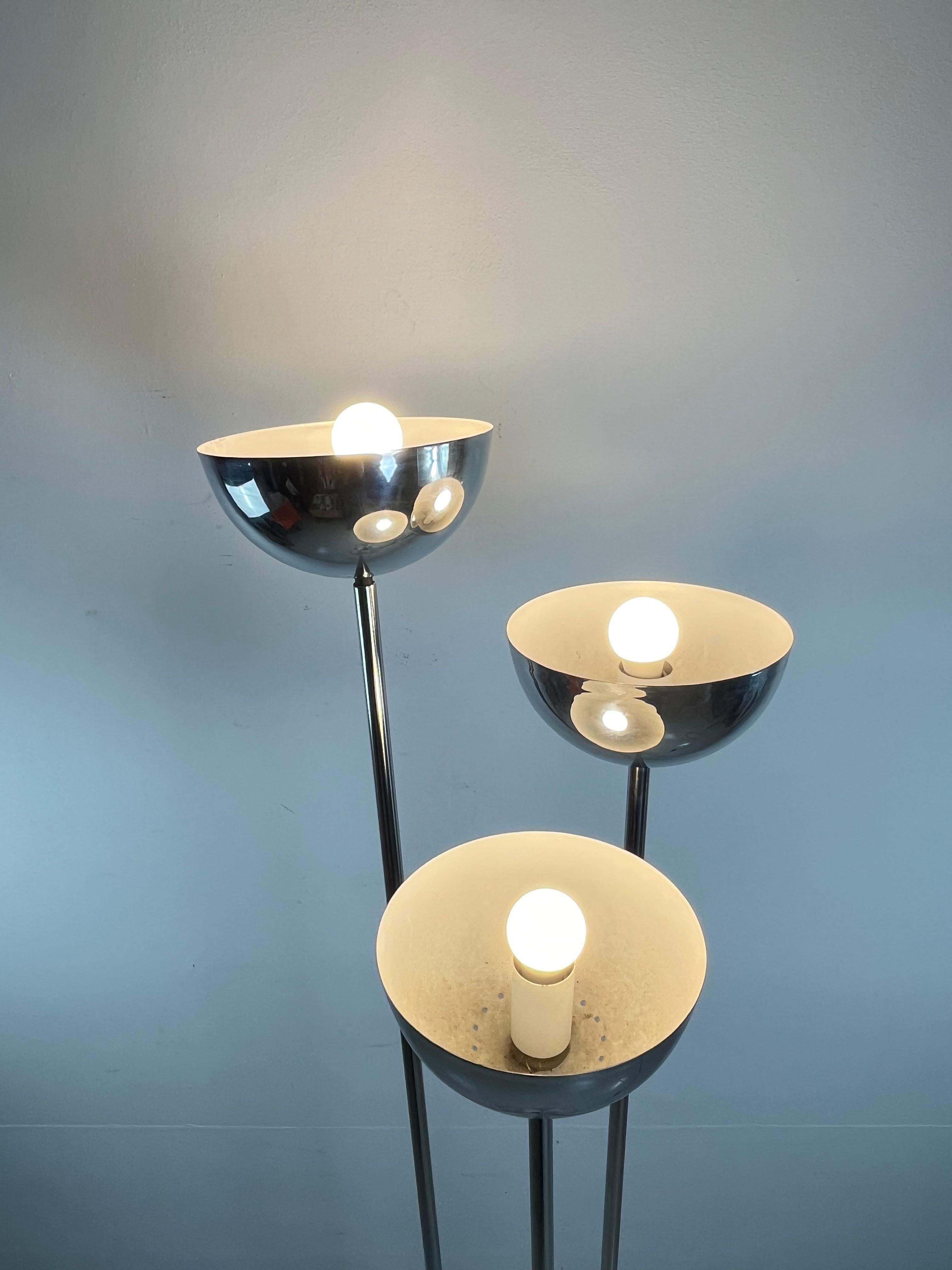 3-Light Floor Lamp Lamperti Chromed Steel Italian Design Mid-Century 1968 In Good Condition For Sale In Palermo, IT