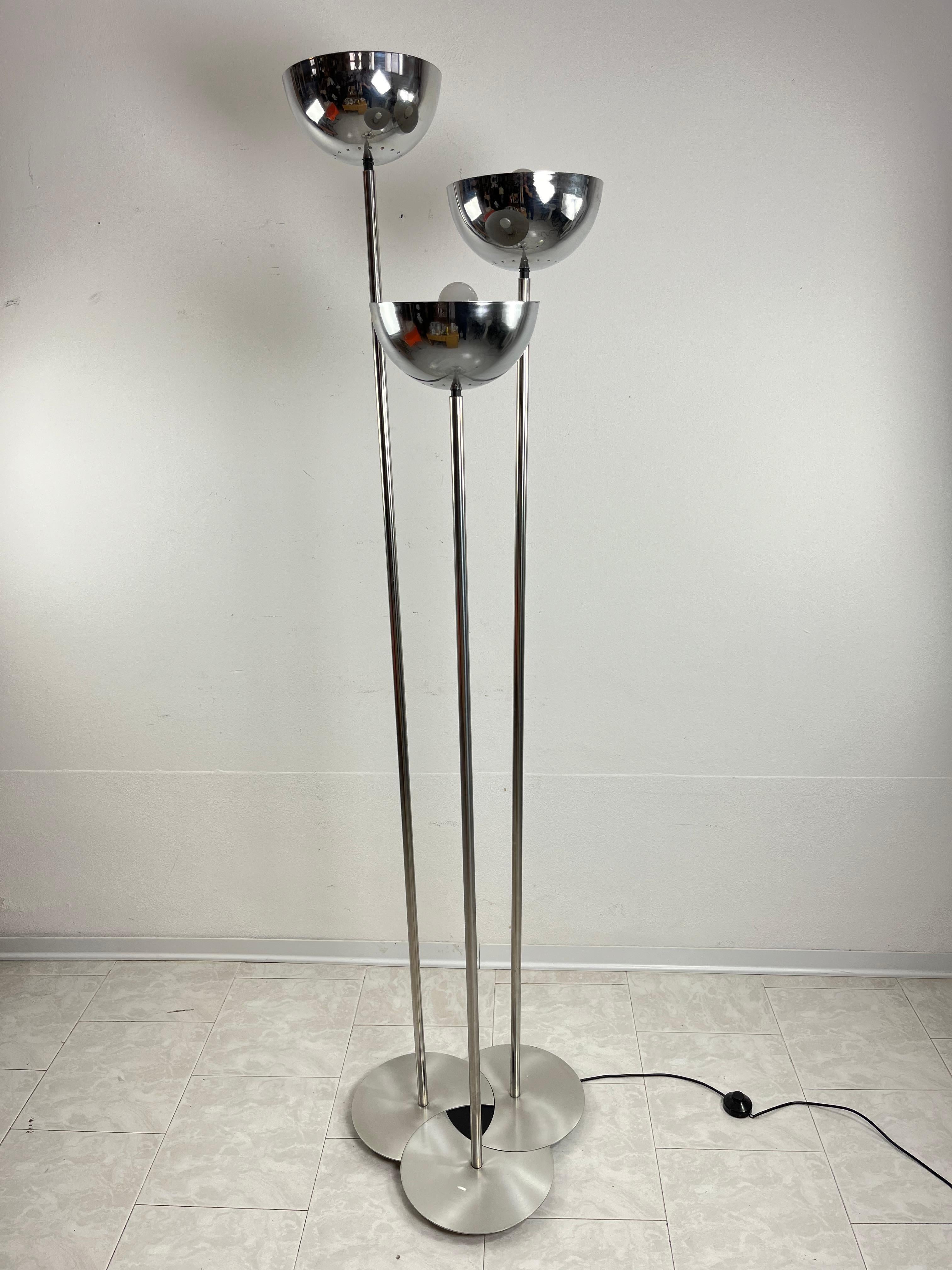 Mid-20th Century 3-Light Floor Lamp Lamperti Chromed Steel Italian Design Mid-Century 1968 For Sale