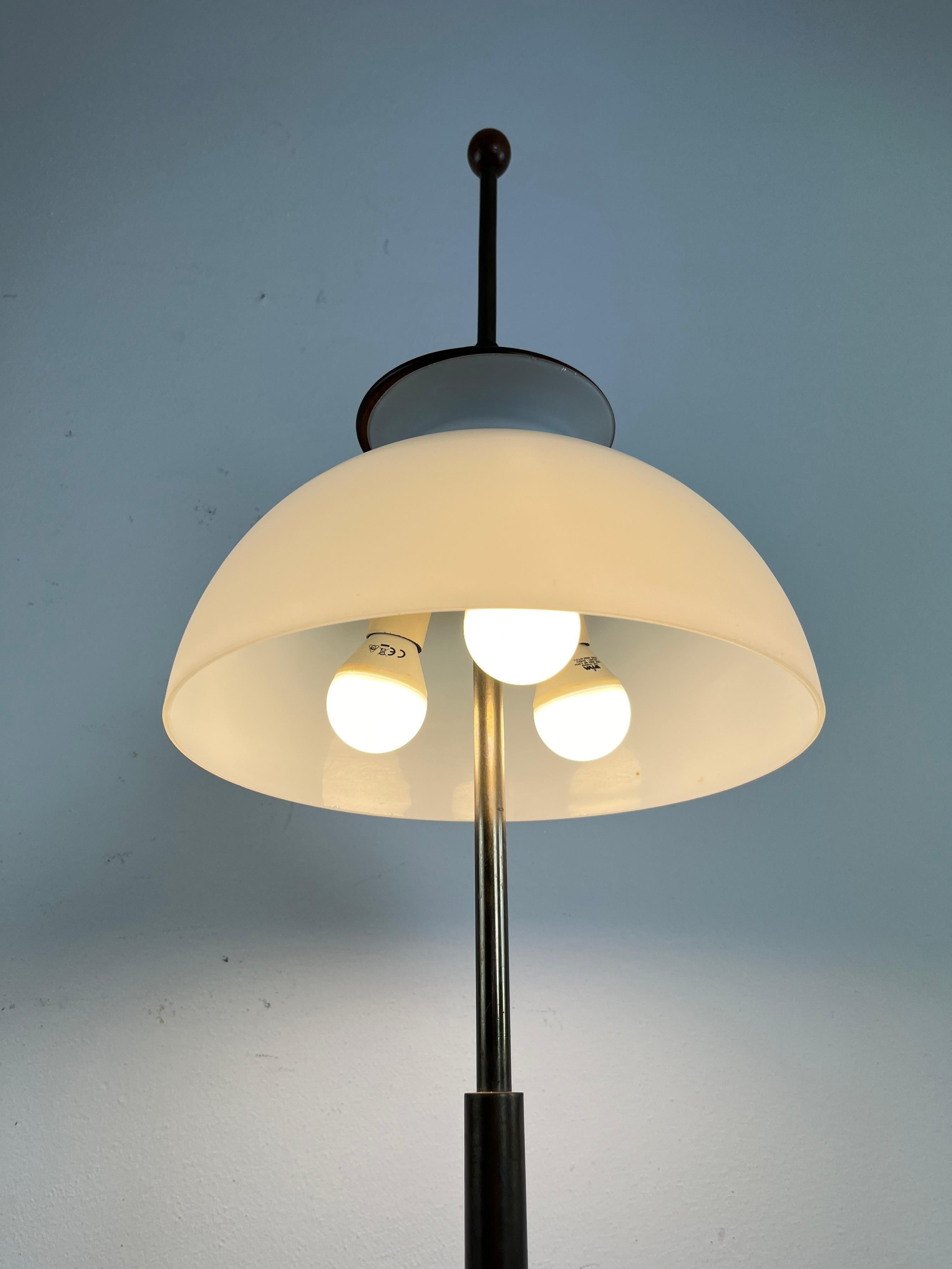 3-Light Floor Lamp Stilux Milano Plexiglass And Glass Mid-Century Italian Design For Sale 5
