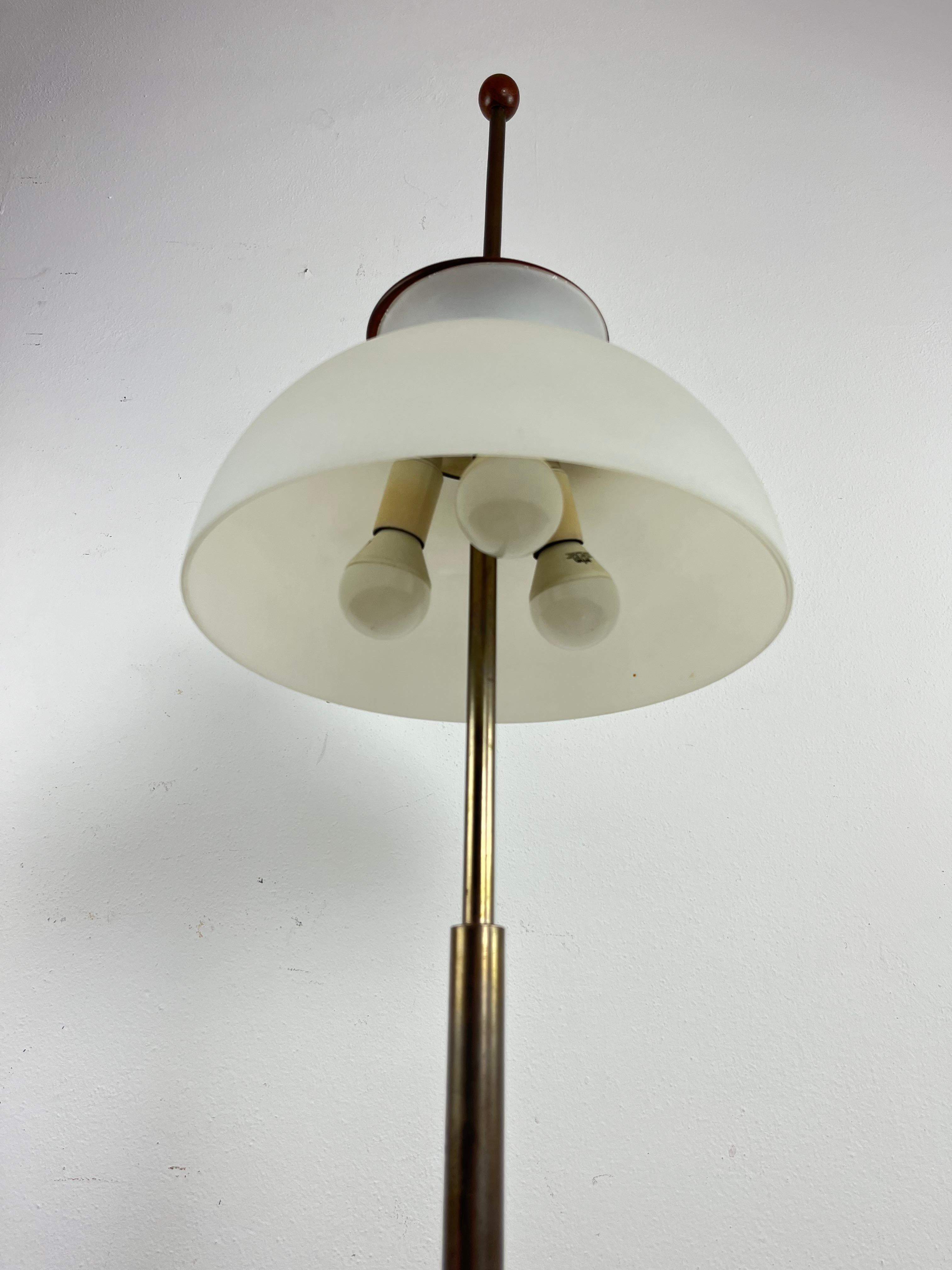3-Light Floor Lamp Stilux Milano Plexiglass And Glass Mid-Century Italian Design For Sale 7
