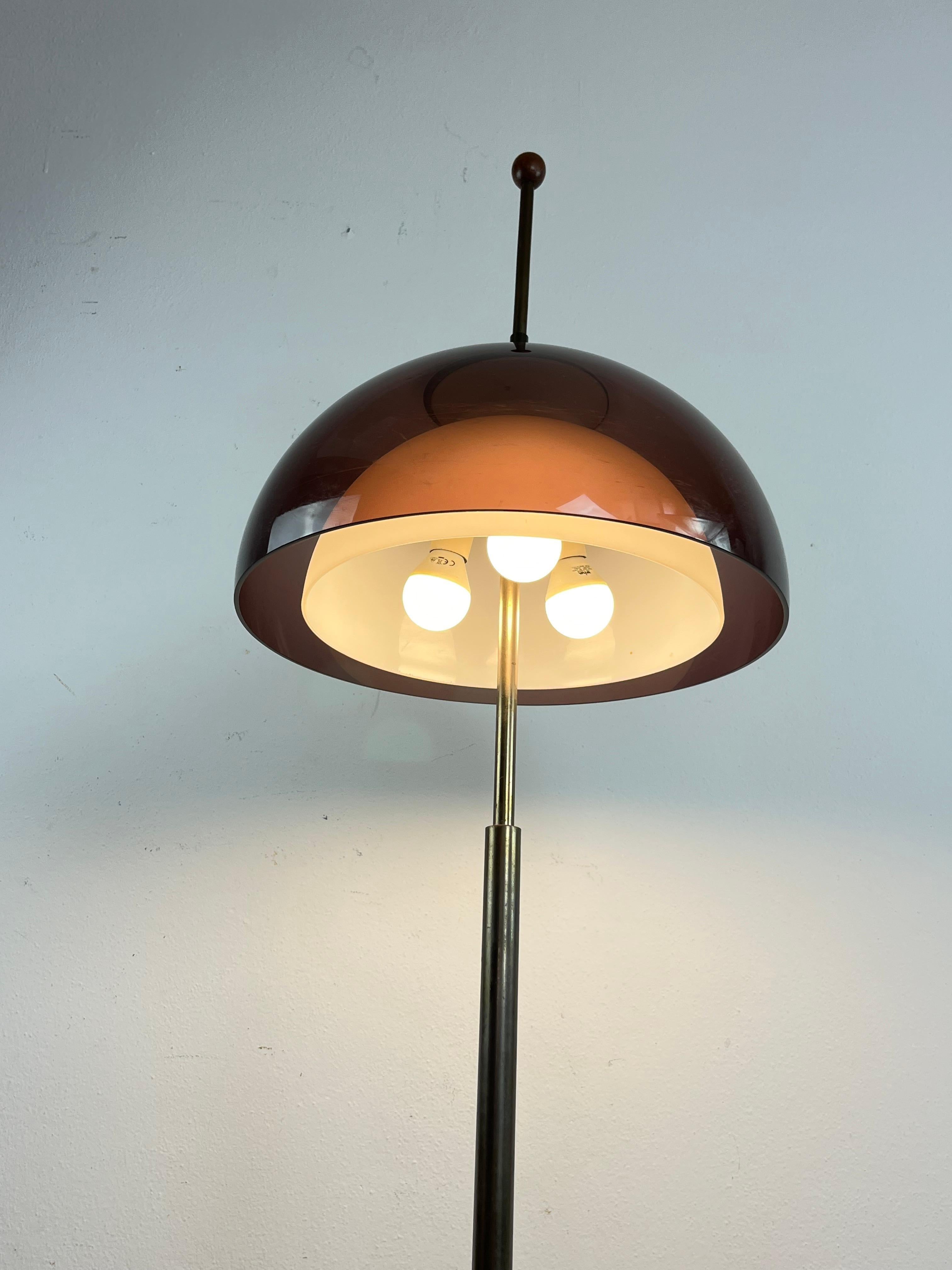 3-Light Floor Lamp Stilux Milano Plexiglass And Glass Mid-Century Italian Design In Good Condition For Sale In Palermo, IT