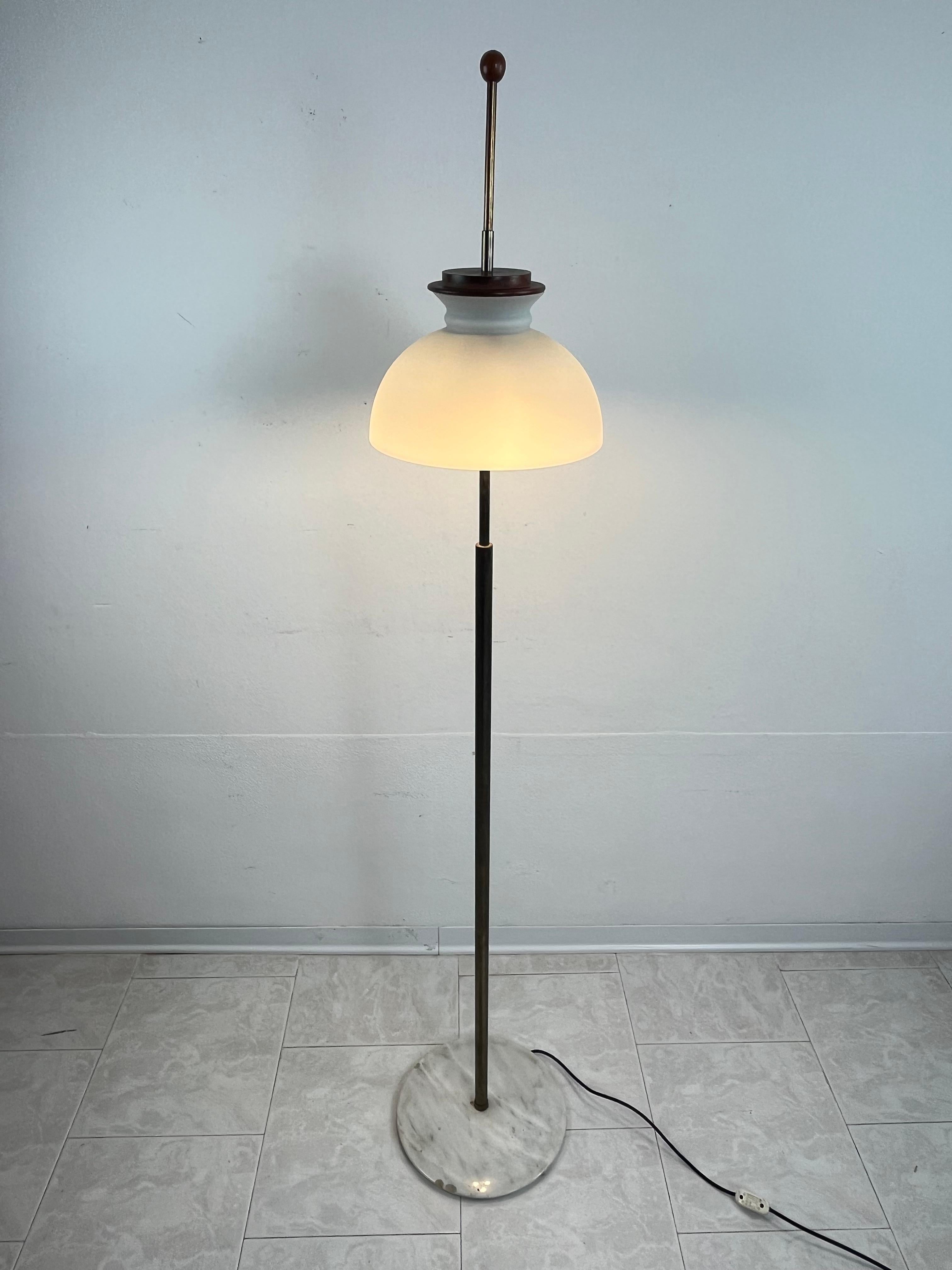 3-Light Floor Lamp Stilux Milano Plexiglass And Glass Mid-Century Italian Design For Sale 4