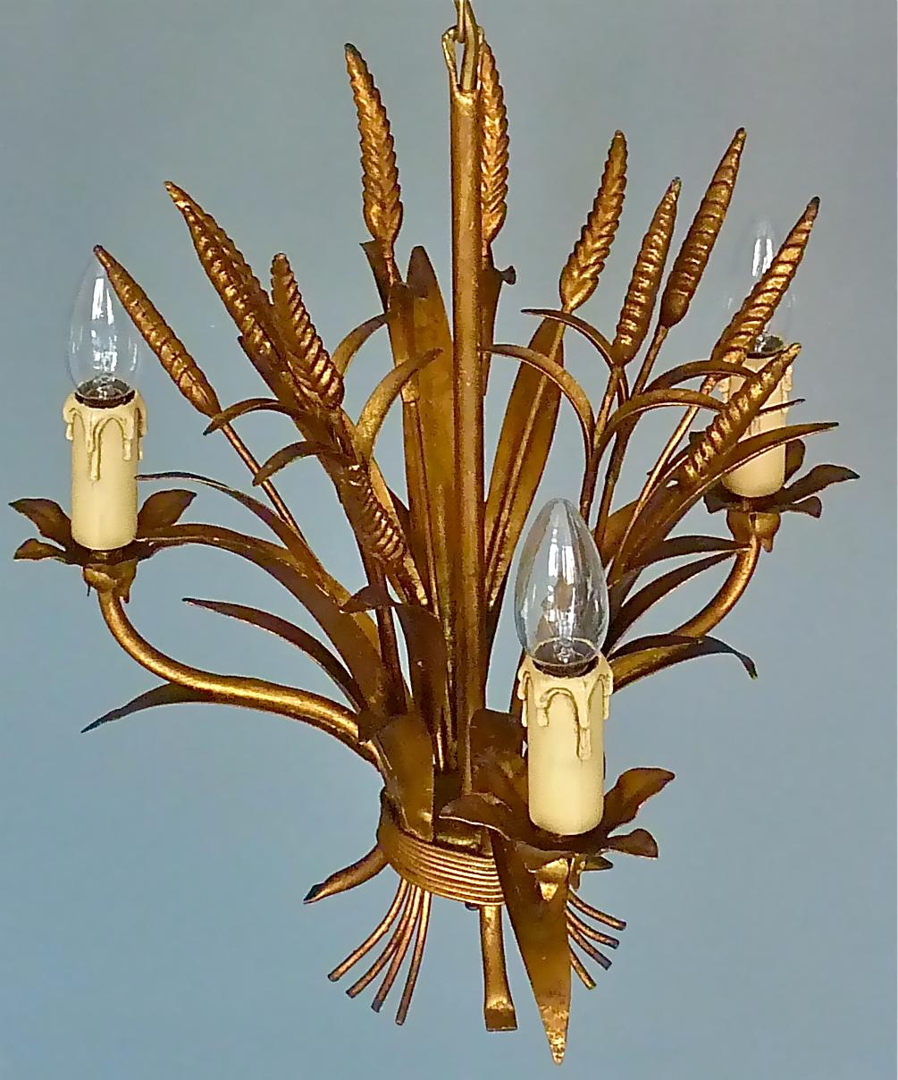 3-Licht-Kronleuchter aus vergoldetem Metall mit italienischen Blättern Kögl Maison Jansen Bagues Stil 1950s im Angebot 3