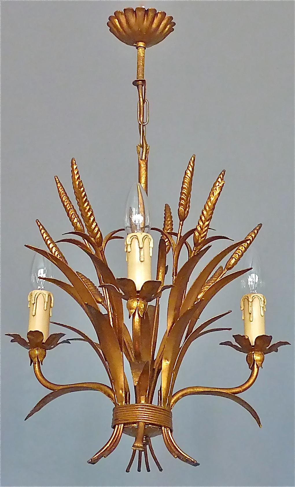 A florentine gilt metal “Coco Chanel” style sheaf of wheat 3-light chandelier which is made in Italy around 1950-60. Coco Chanel had used this sheaf of wheat type as a sculptural side table in her elegant apartment Rue Cambon in Paris. This chain