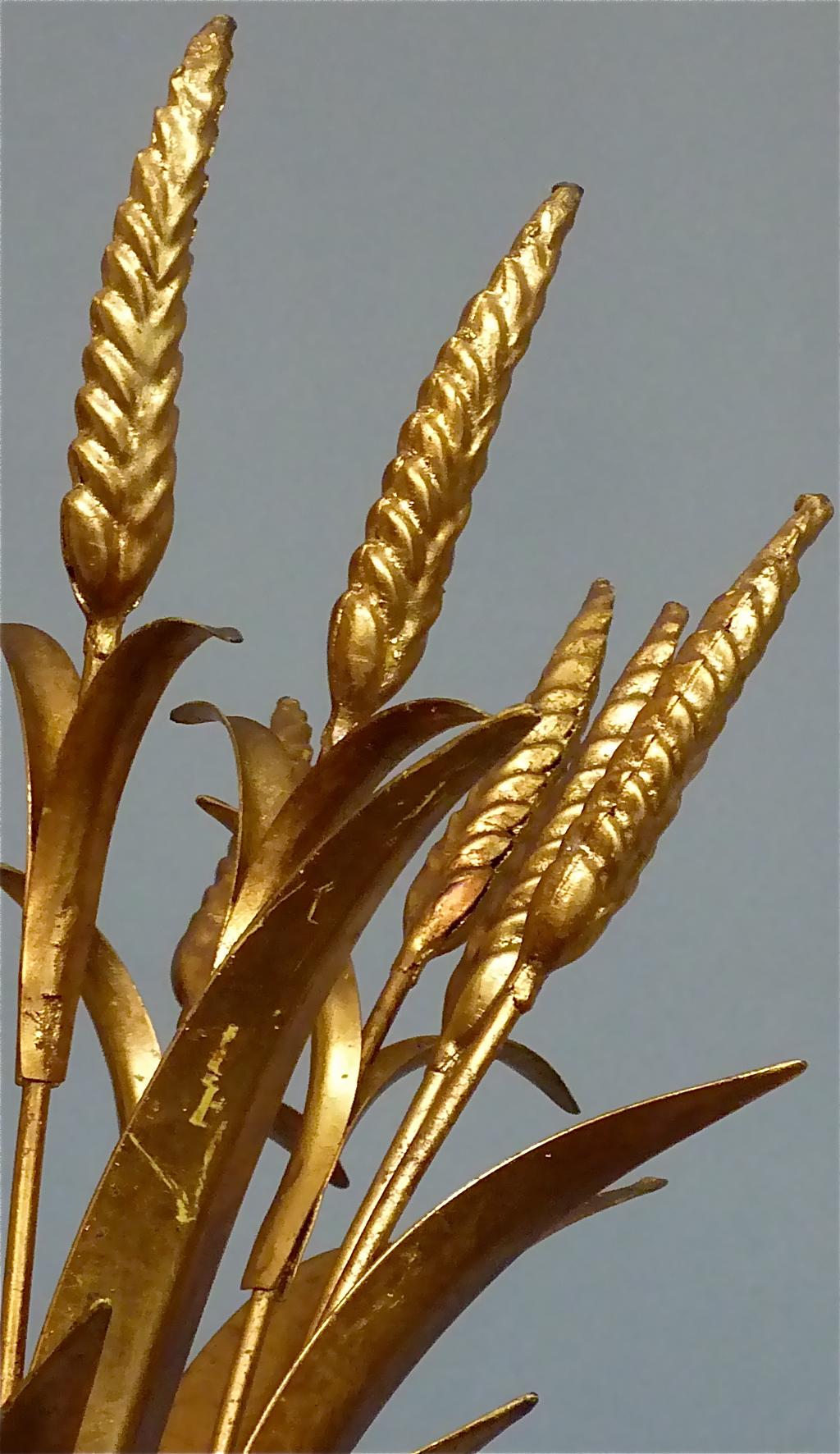 3-flammiger italienischer Blattkronleuchter aus vergoldetem Metall, Kögl, 1950er Jahre (Vergoldet) im Angebot