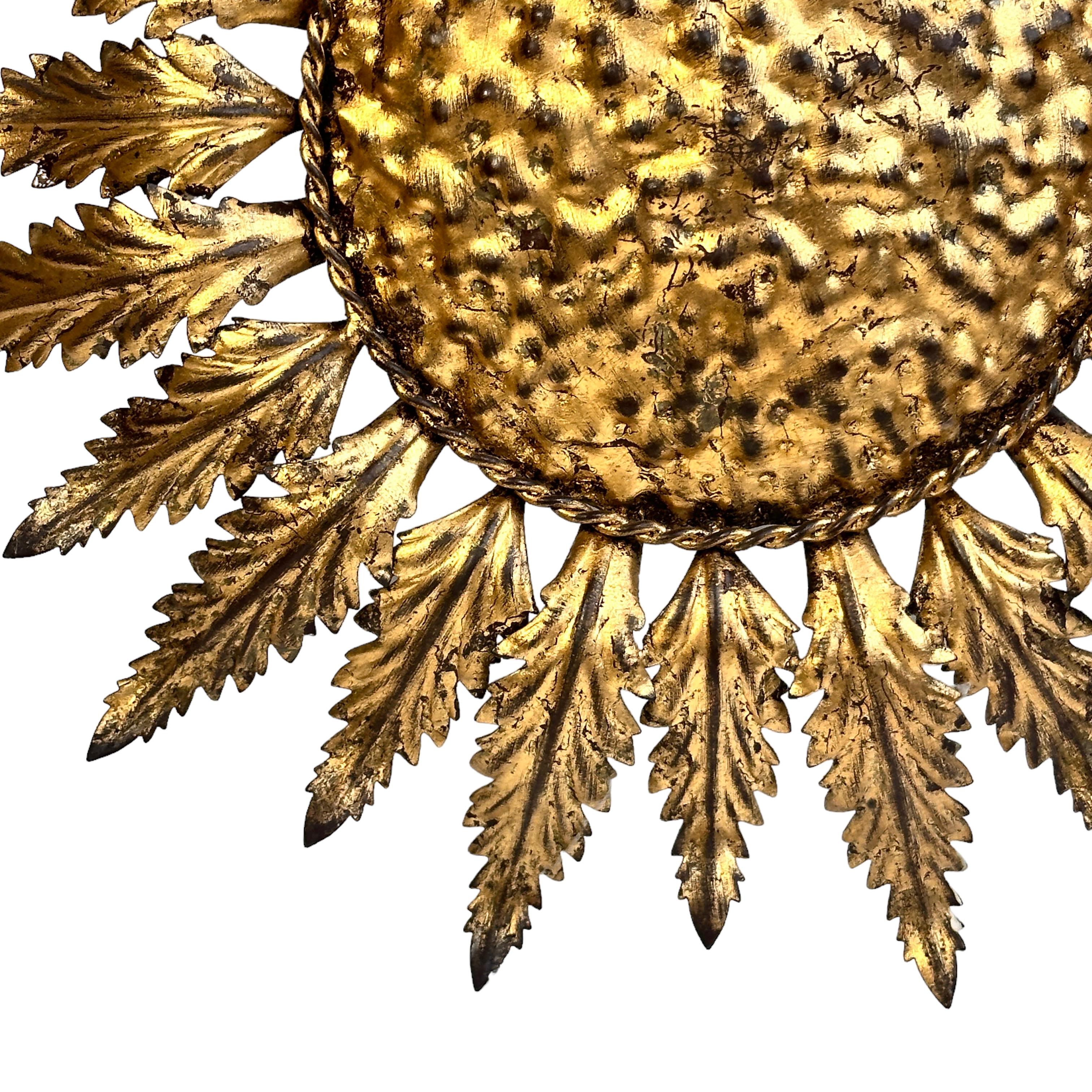 3-Licht-Kronleuchter, vergoldetes Metall, Starburst-Sonnenschliff, Einbaubeleuchtung, Coco Chanel-Stil im Zustand „Gut“ im Angebot in Nuernberg, DE