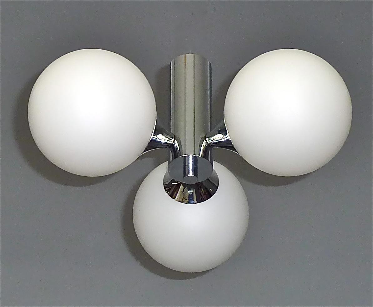 Cool 3 light Modernist flush mount sputnik chandelier, in the style of Angelo Lelii for Arredoluce and Stilnovo, designed and manufactured by the famous German lighting company Kaiser Leuchten, Germany around 1960s. The chandelier fixture is made of