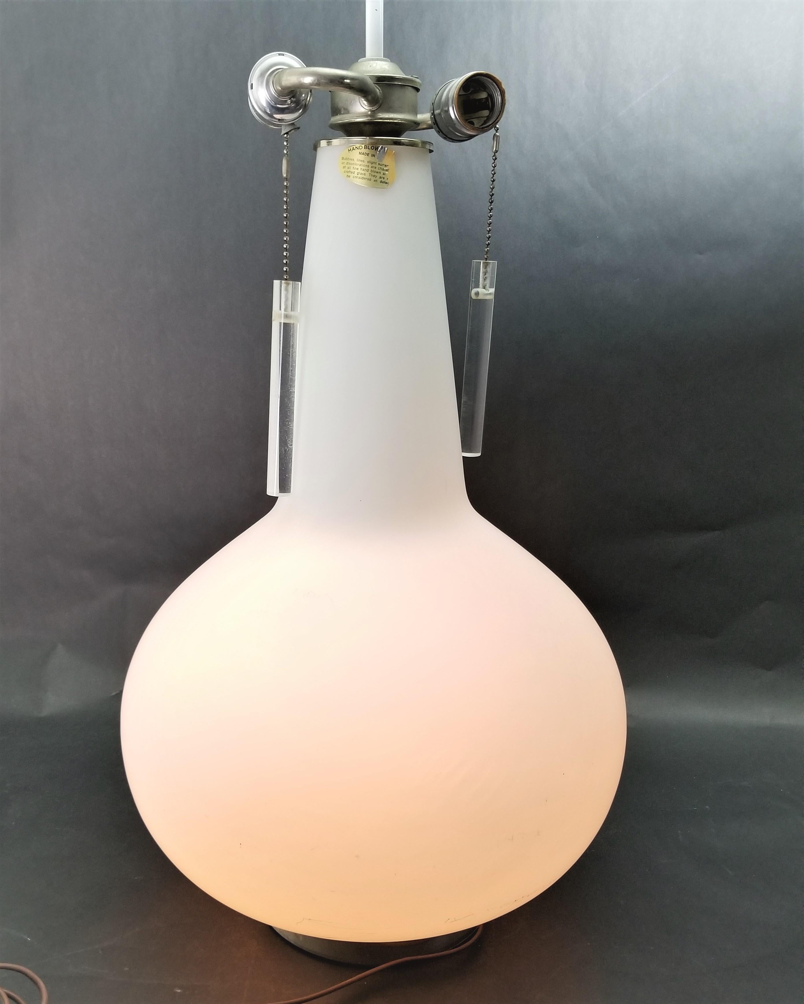 3 Light Laurel Lamp Co Large Frosted Glass Teardrop Table Lamp en vente 2
