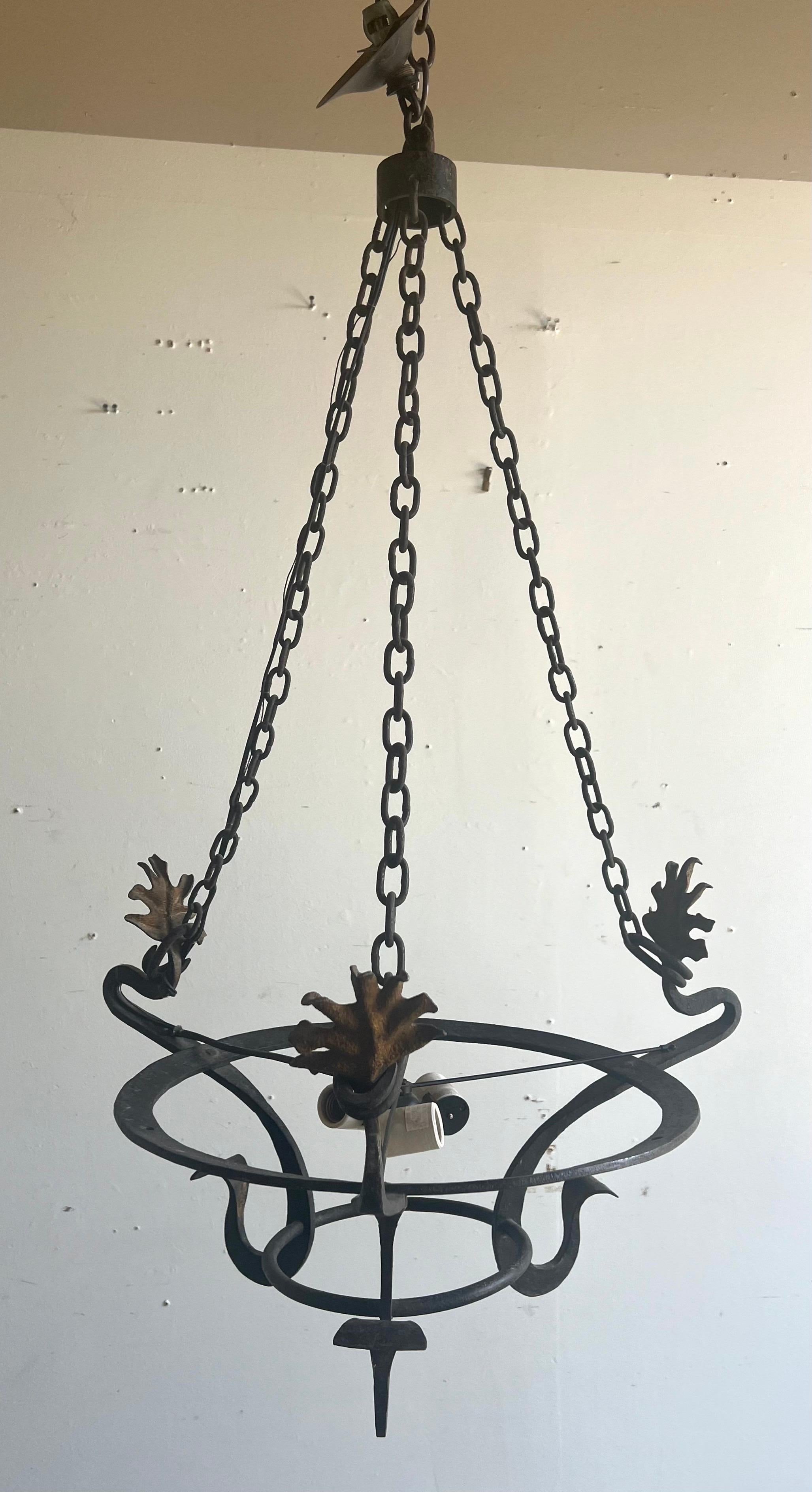 Américain Lustre de style espagnol à 3 lumières en fer forgé en vente