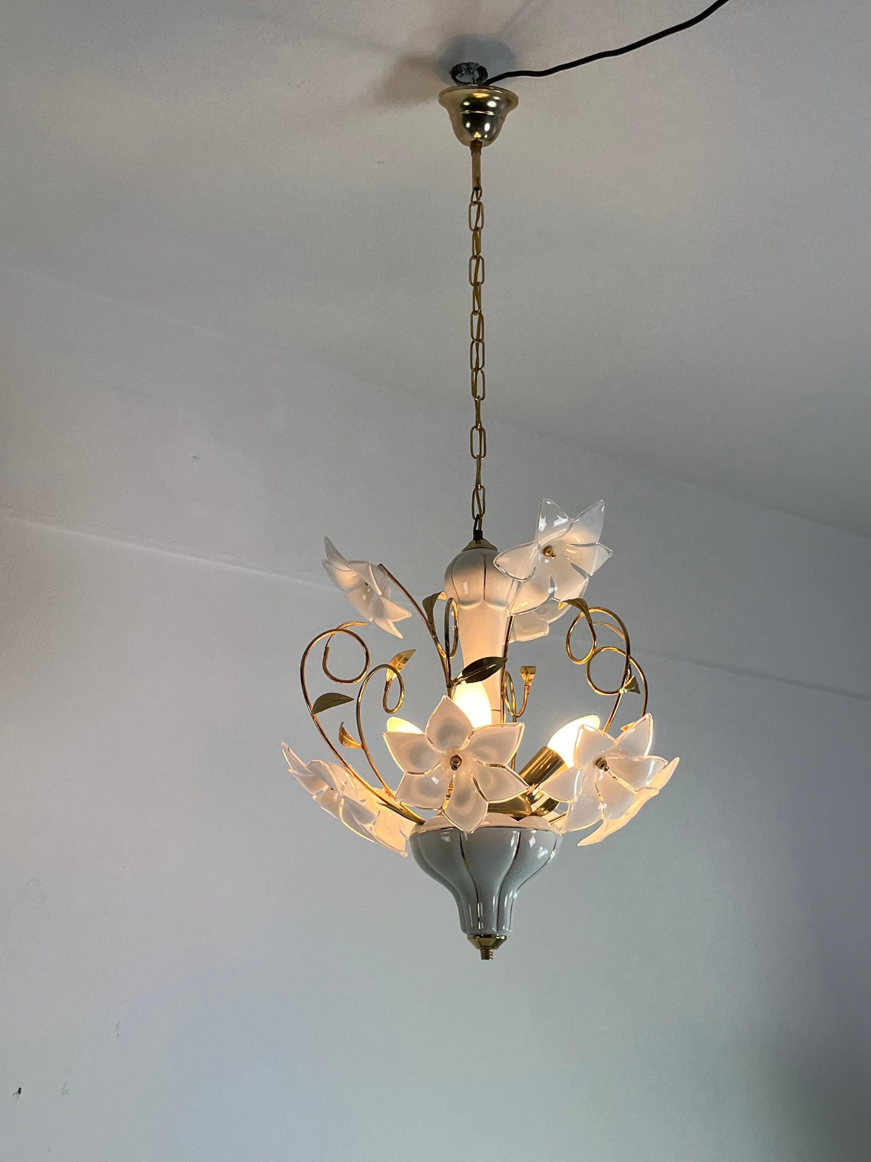 Fin du 20e siècle Lustre vénitien à 3 lumières avec fleurs en verre de Murano, 1970 en vente