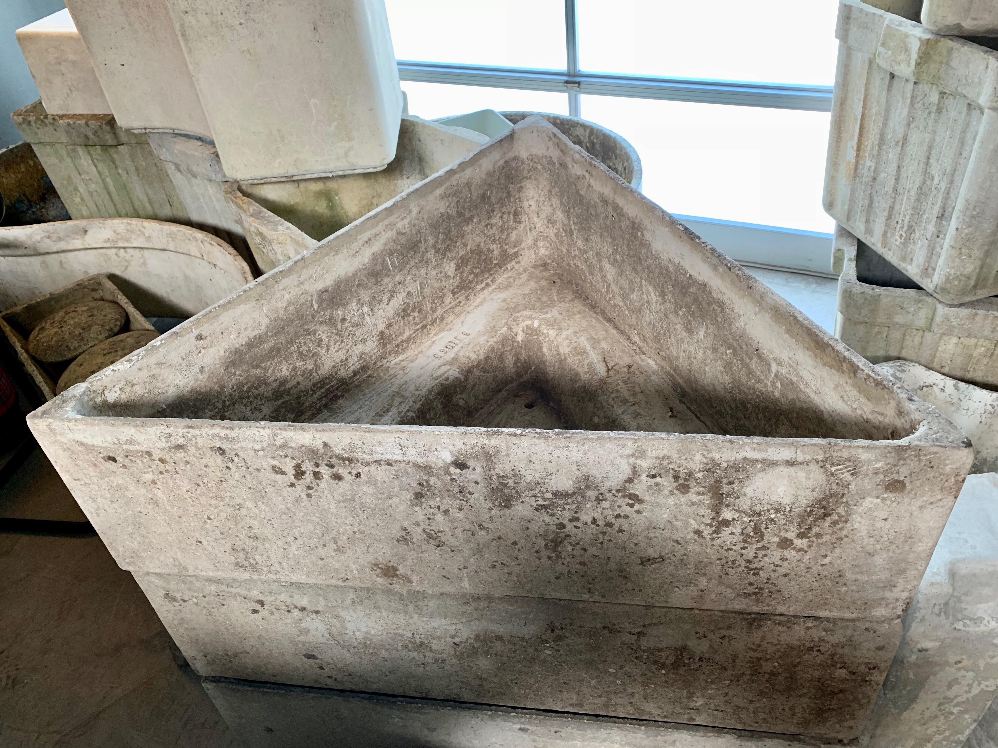 Fantastic concrete sculptural planters by Willy Guhl. 3 feet wide. Large triangular planters with faceted edges and triangular pedestal base. Large scale and presence. Cool piece of usable sculpture for your home or garden. Excellent patina. 

Only