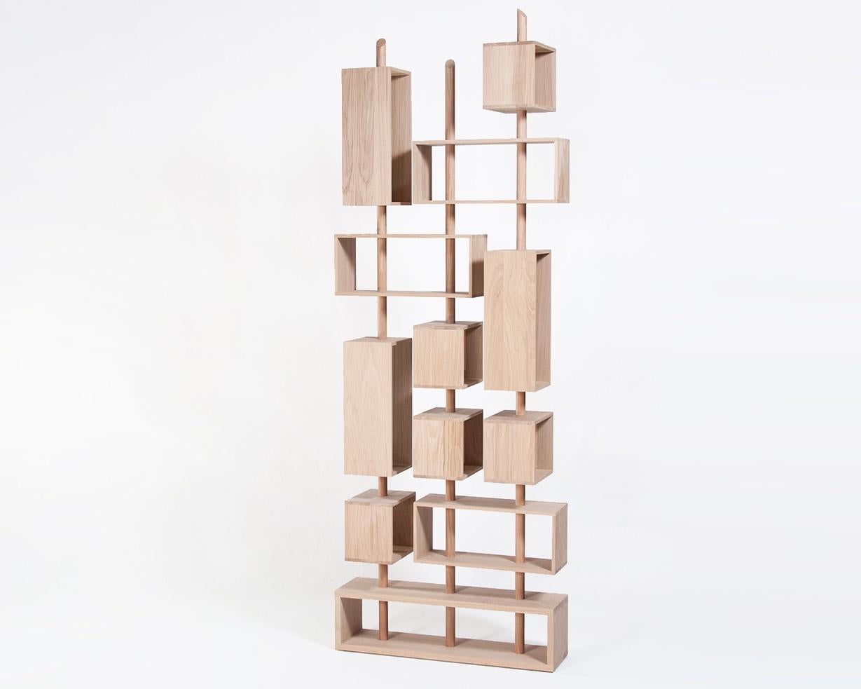 11 units slide and 7 rotate on 3 axis, giving this bookcase multiple design and use as per your inspiration and your needs.
100% solid oak from sustainable French forests. Delivered assembled. Units to be adjusted. Designed and made in Anjou