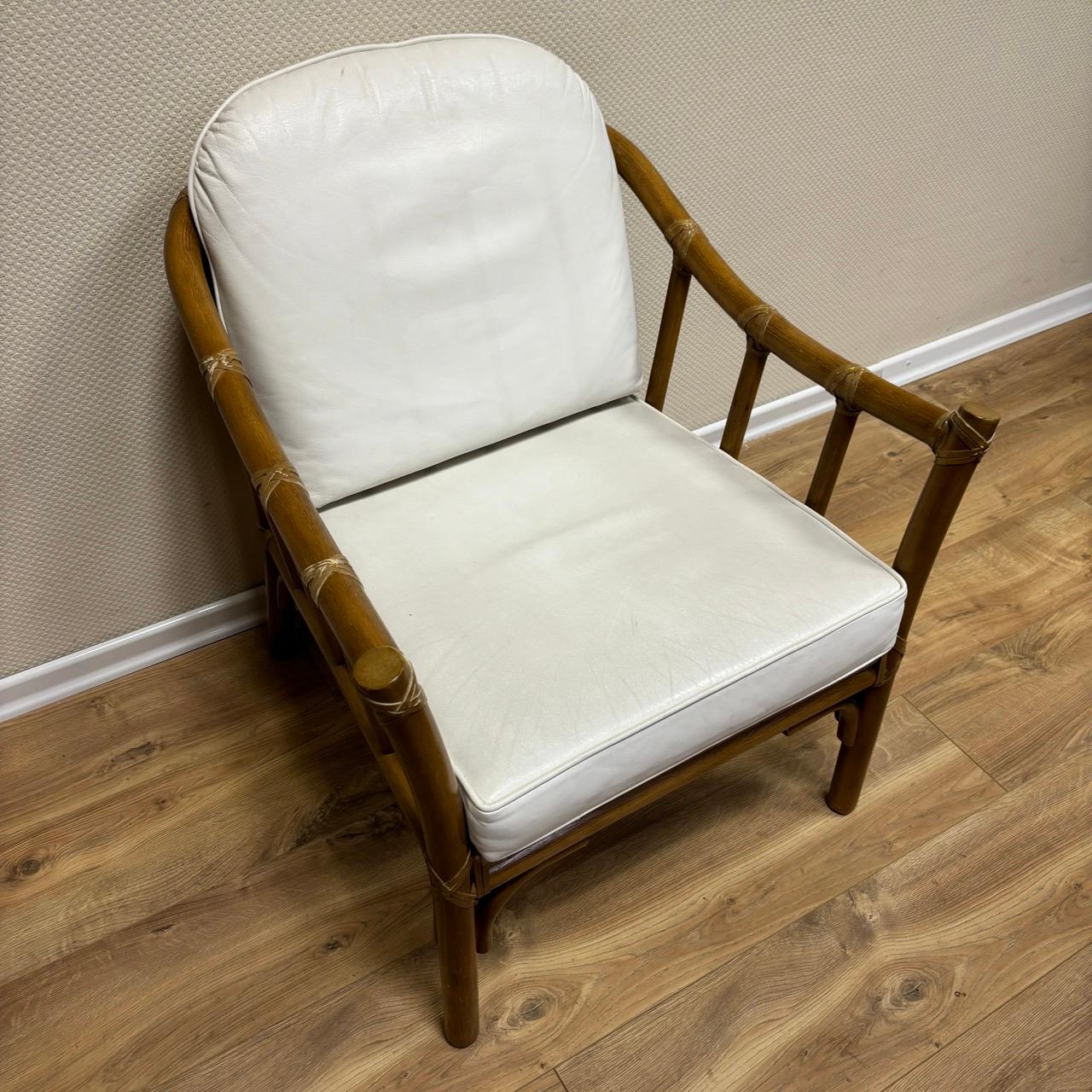 3 fauteuils Mc Guire  rotin véritable  cuir blanc  licence Hans Kaufeld en vente 4