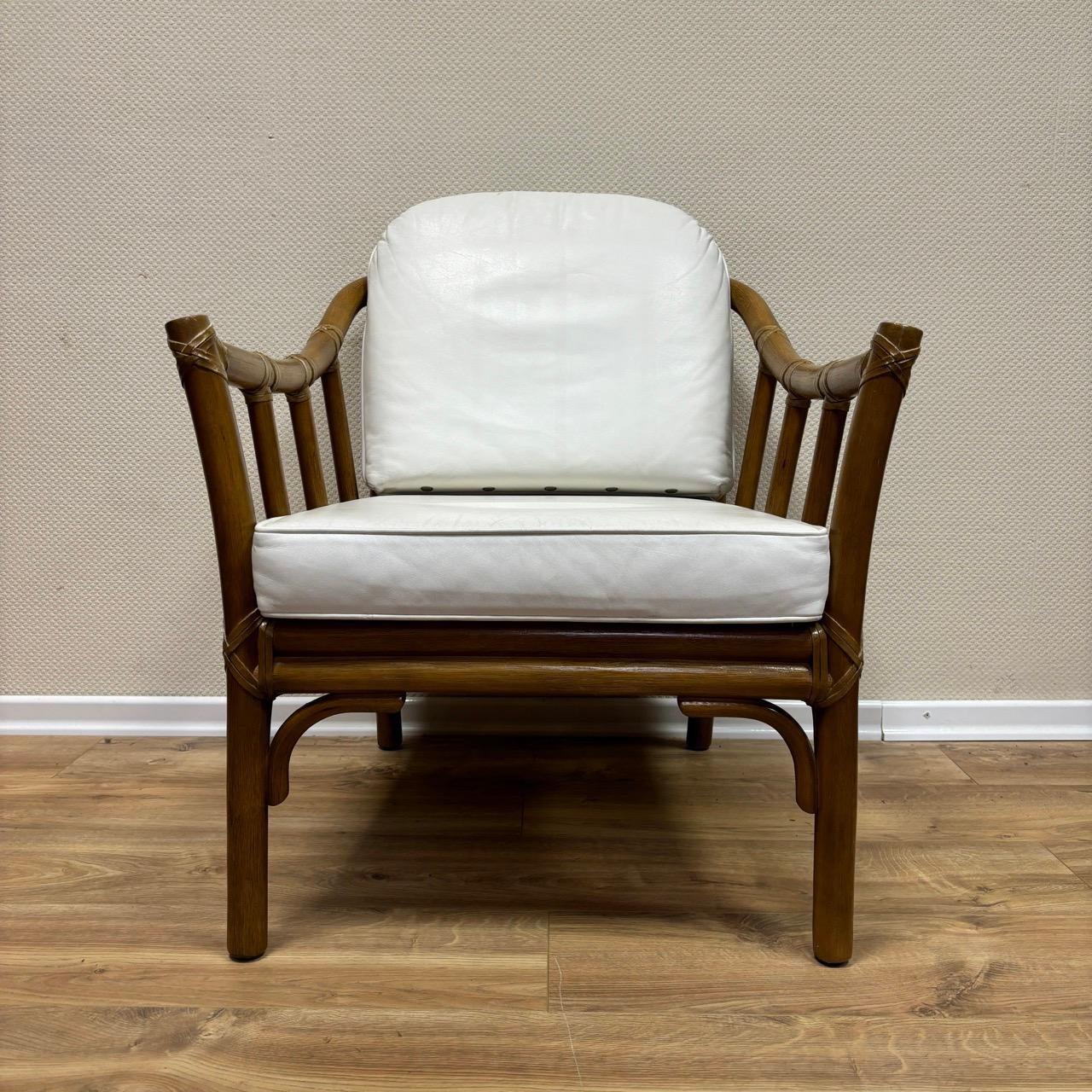 Américain 3 fauteuils Mc Guire  rotin véritable  cuir blanc  licence Hans Kaufeld en vente