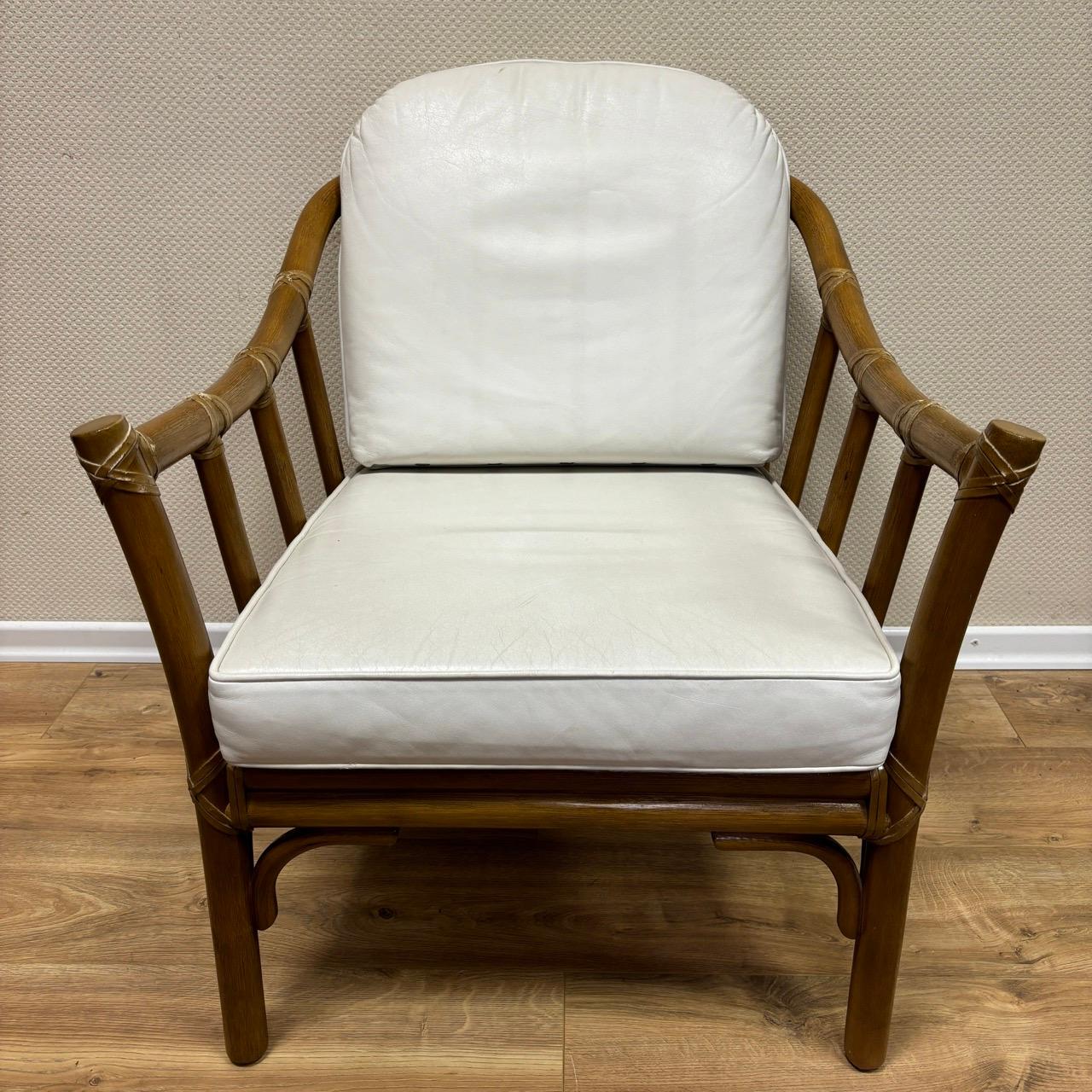 3 fauteuils Mc Guire  rotin véritable  cuir blanc  licence Hans Kaufeld Bon état - En vente à Würzburg, DE