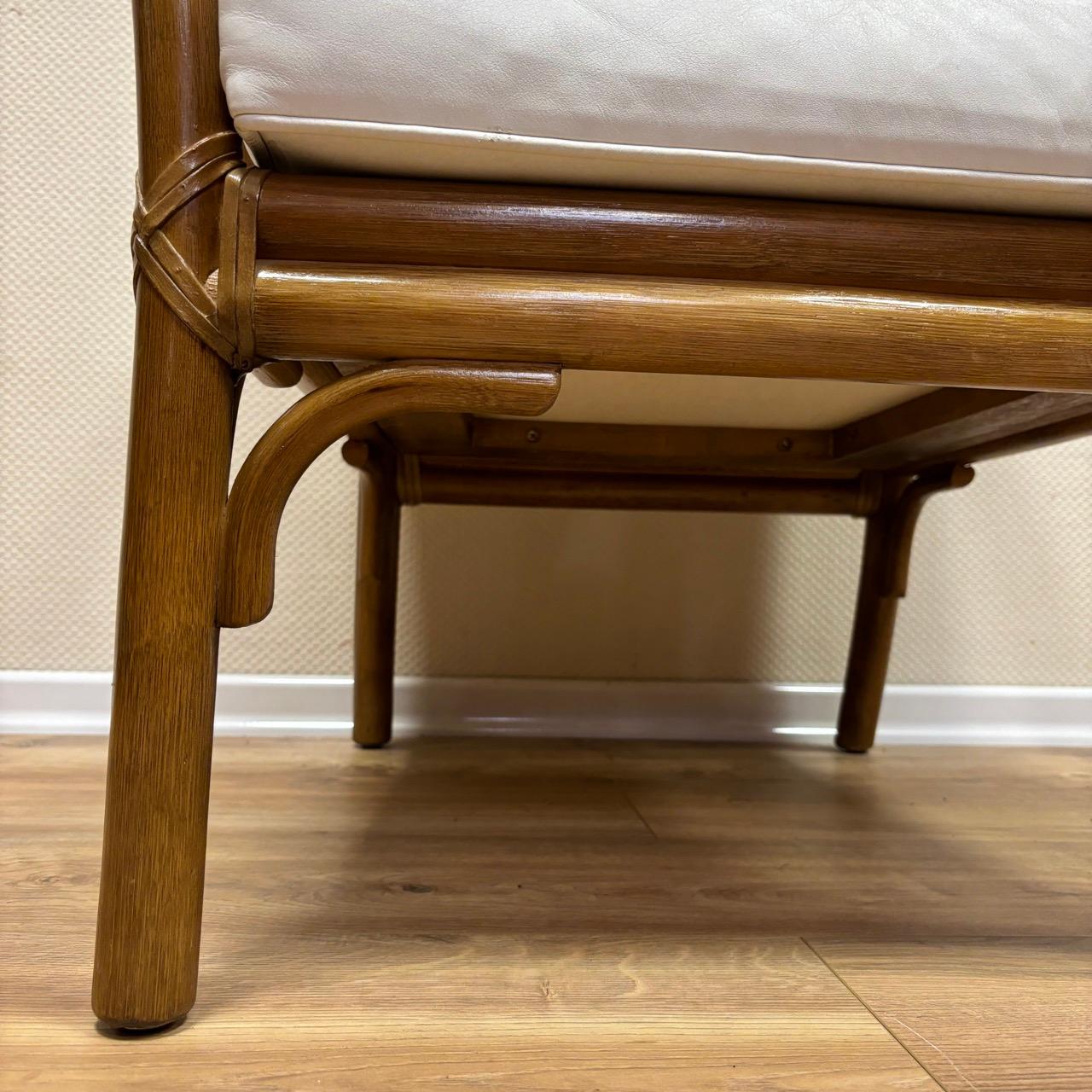 20ième siècle 3 fauteuils Mc Guire  rotin véritable  cuir blanc  licence Hans Kaufeld en vente