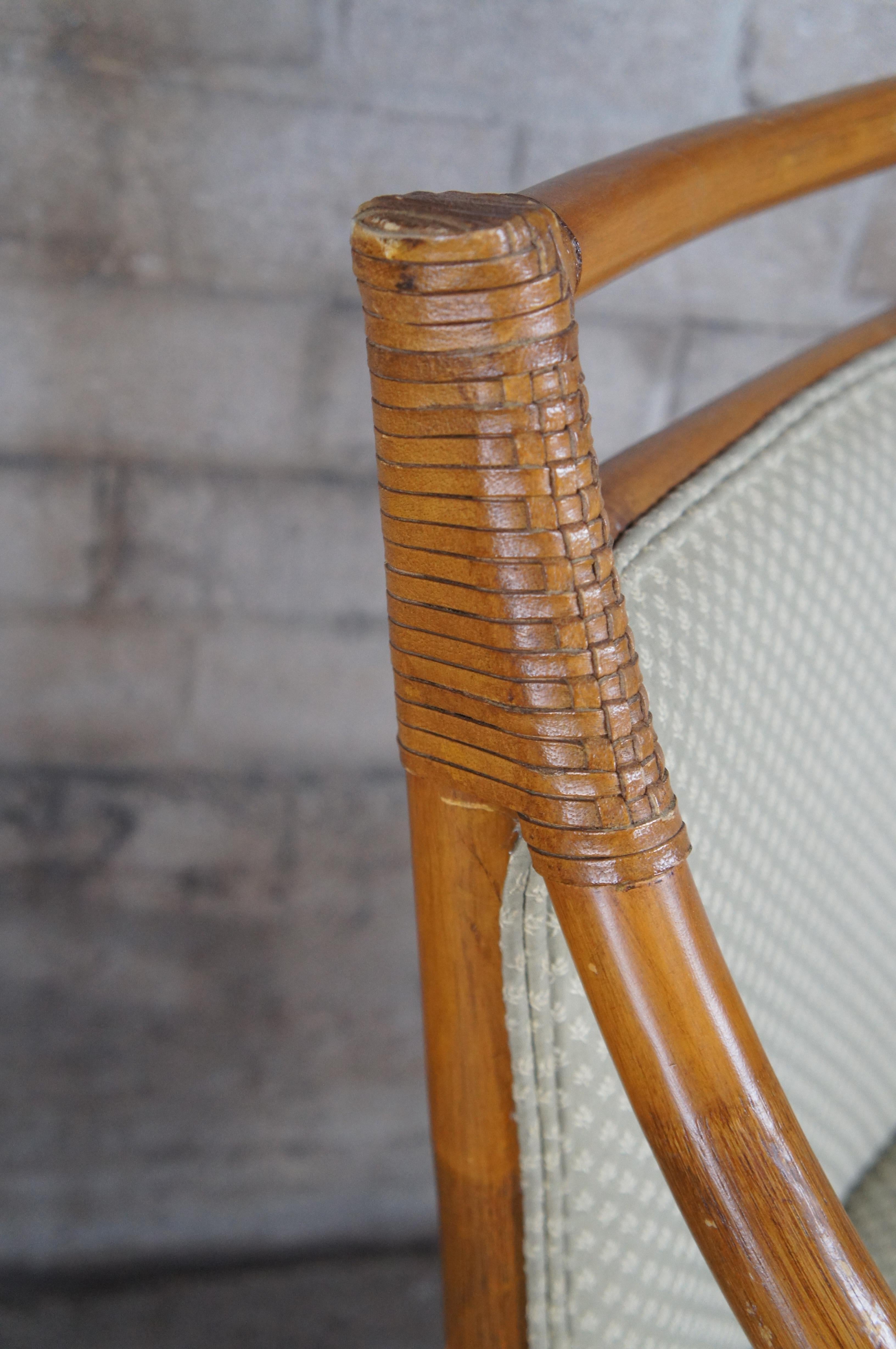 20ième siècle 3 fauteuils de jeu boho chic McGuire modernes pour salle à manger à dossier pointu en bambou et rotin en vente