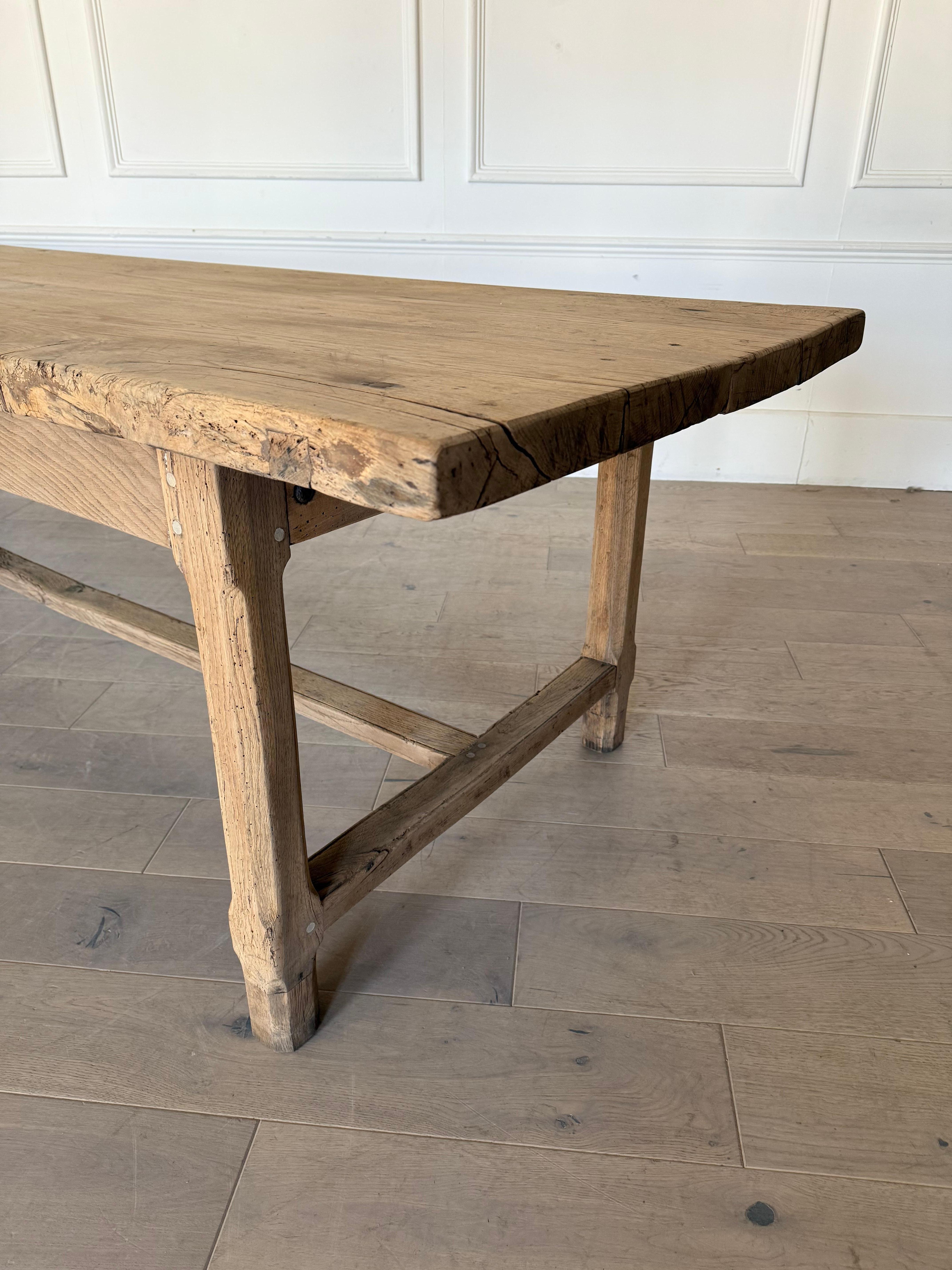 Table de ferme en chêne de 3 mètres en vente 11