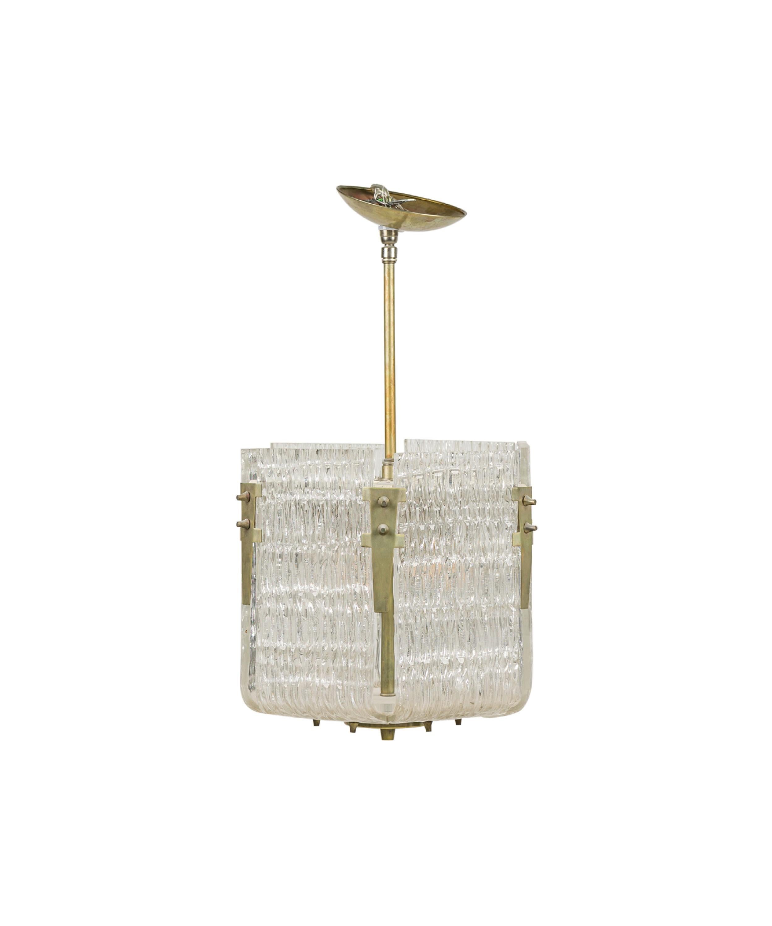 Mid-Century Modern 3 Chandlier du milieu du siècle 6 panneaux de verre texturé en vente