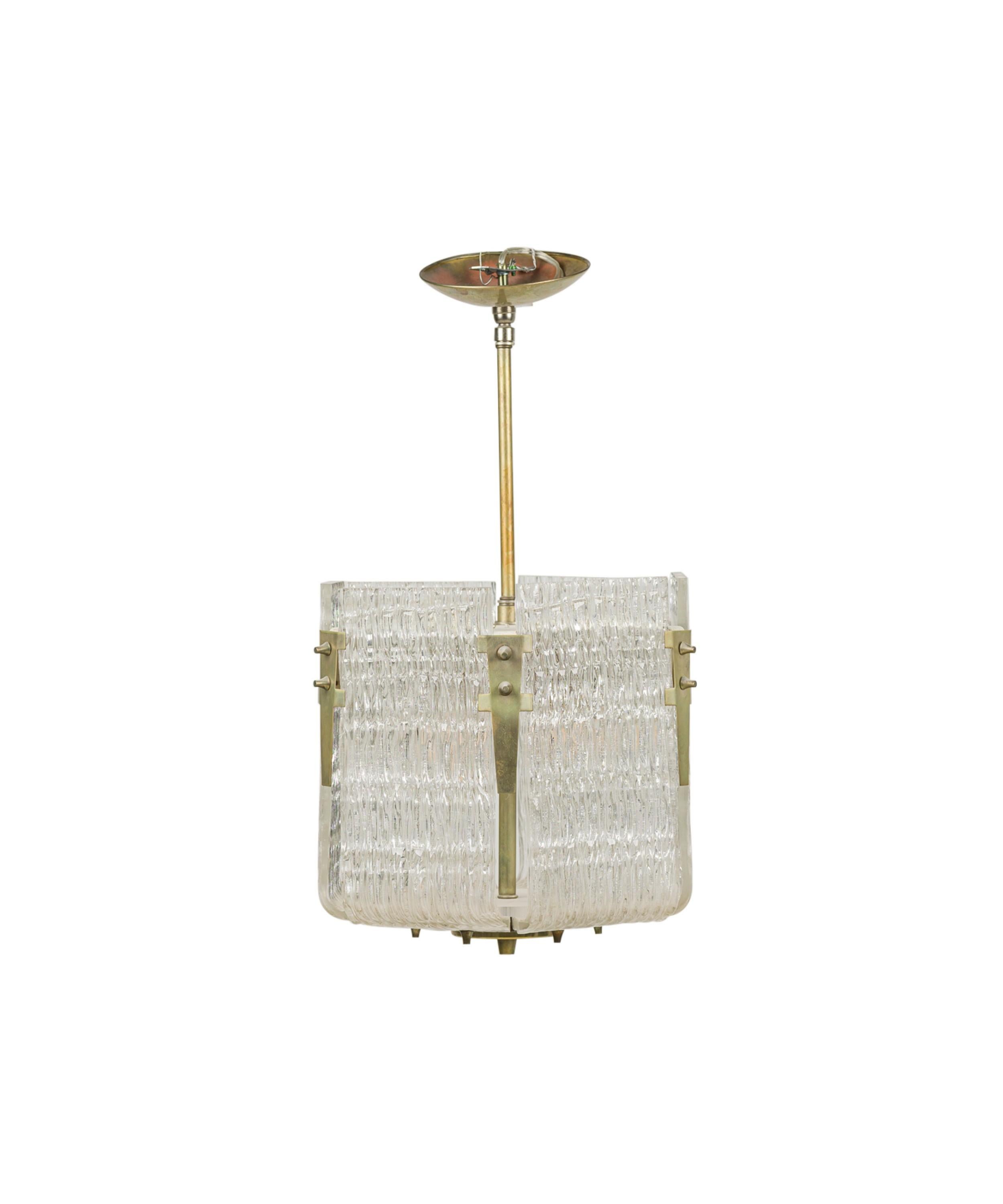 Scandinave 3 Chandlier du milieu du siècle 6 panneaux de verre texturé en vente