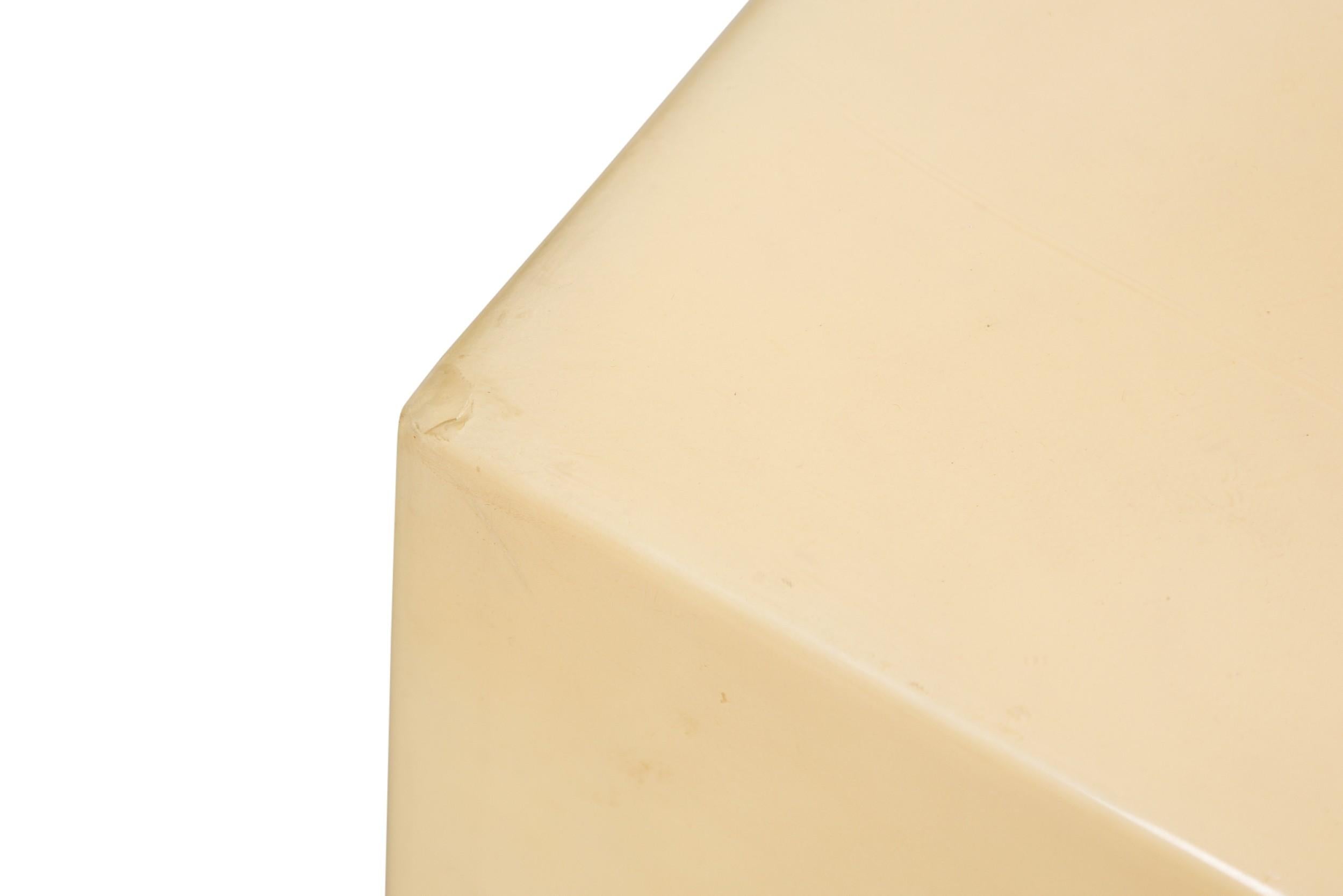 3 kontinentaler Karl Springer-Beistelltisch mit Ziegenledersockel aus der Mitte des Jahrhunderts im Angebot 3