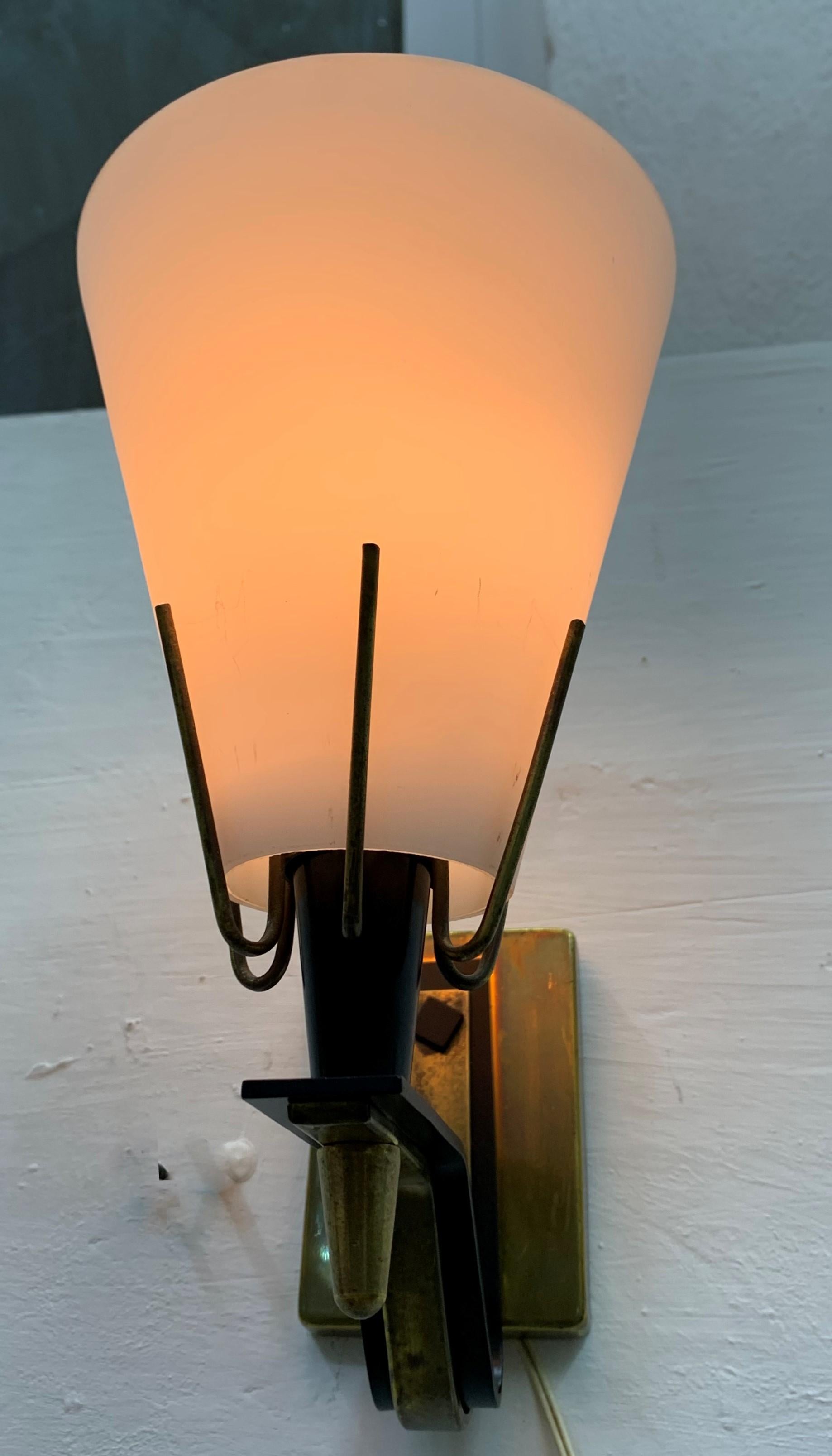 Mid-Century Modern Sconce Attributed to Stilnovo, Italy, circa 1950 For Sale 4
