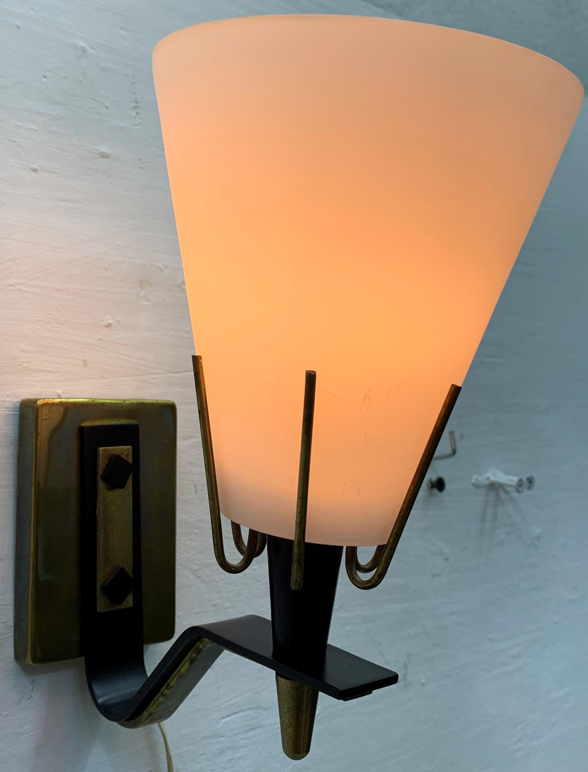 Mid-Century Modern Sconce Attributed to Stilnovo, Italy, circa 1950 For Sale 5