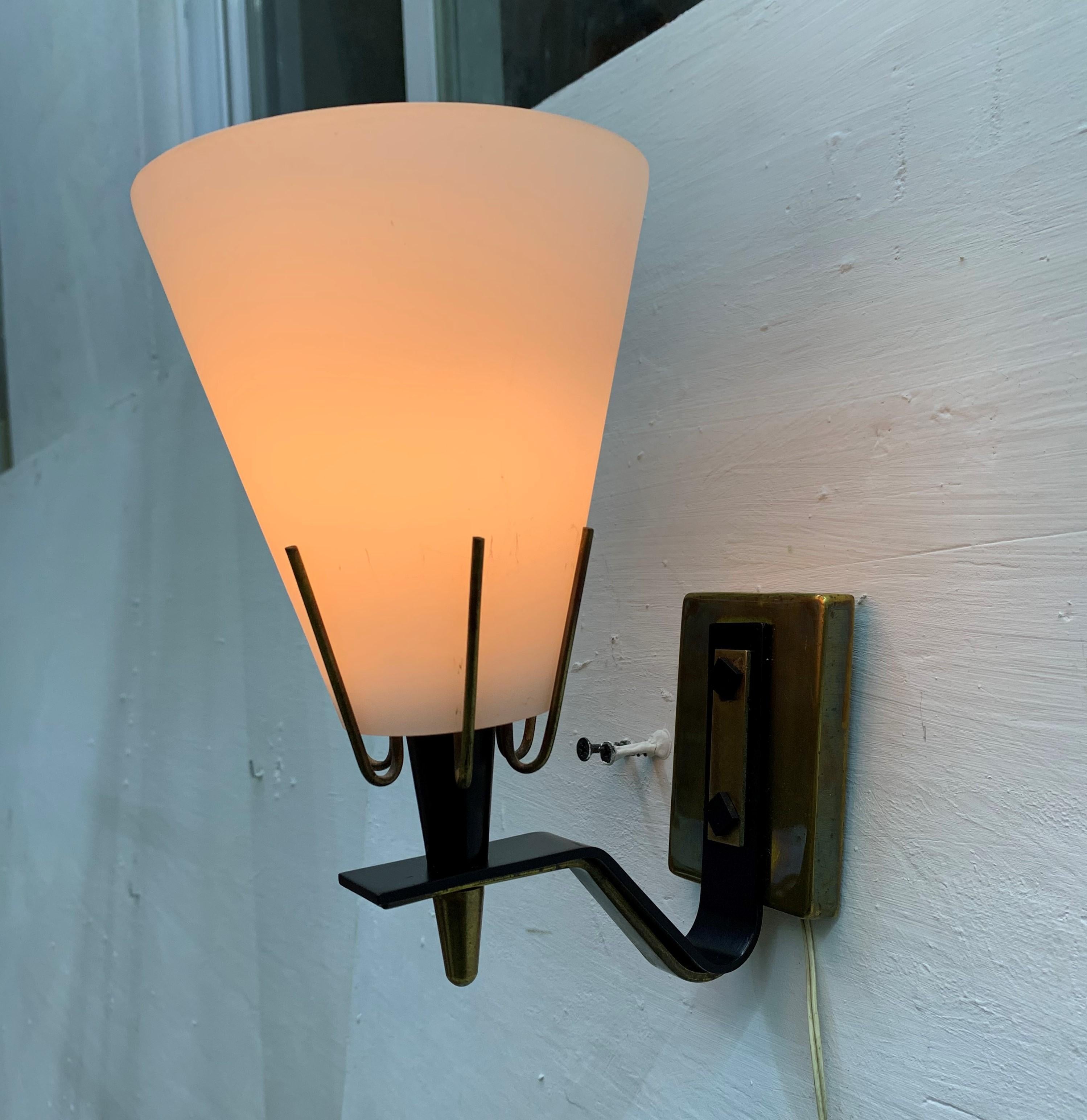 Mid-Century Modern Sconce Attributed to Stilnovo, Italy, circa 1950 For Sale 1