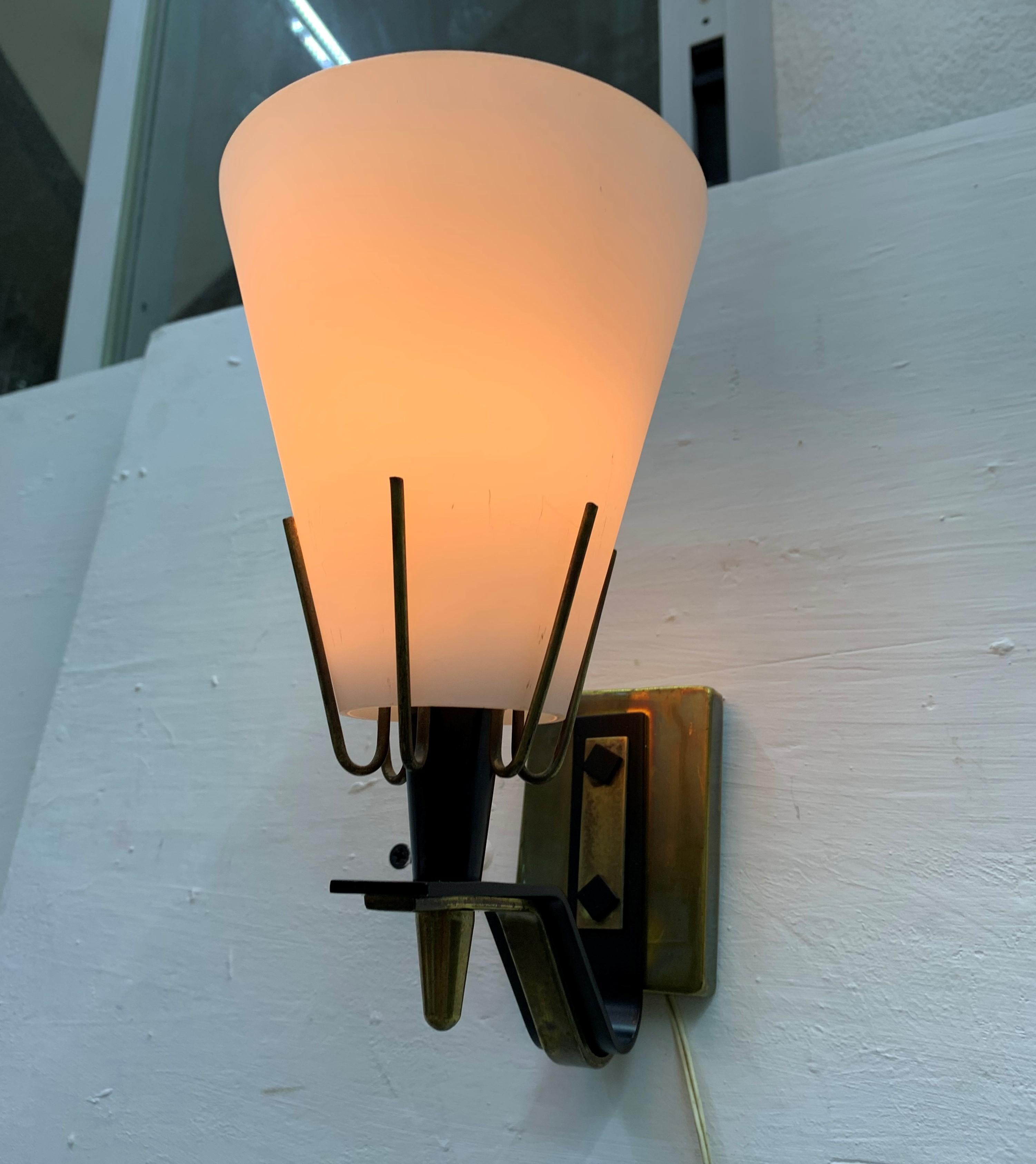 Mid-Century Modern Sconce Attributed to Stilnovo, Italy, circa 1950 For Sale 2