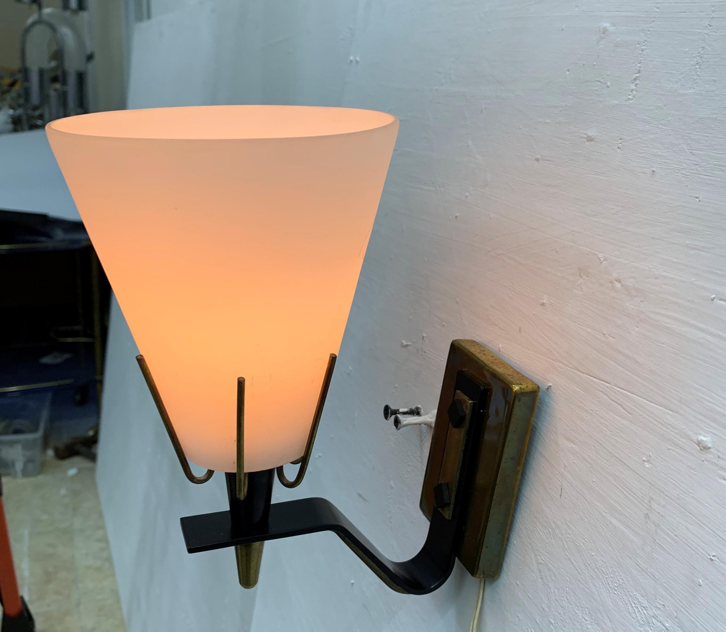 Mid-Century Modern Sconce Attributed to Stilnovo, Italy, circa 1950 For Sale 3