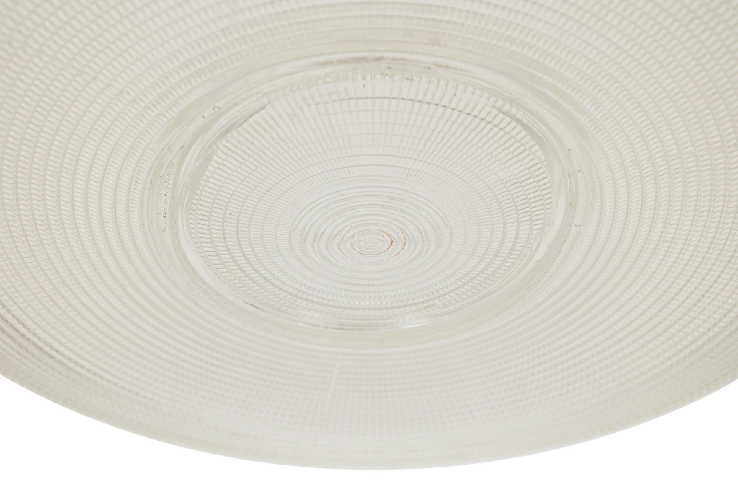 Vetro 3 Lampadario rotondo in vetro smerigliato di metà secolo con piastra metallica rotonda in vendita