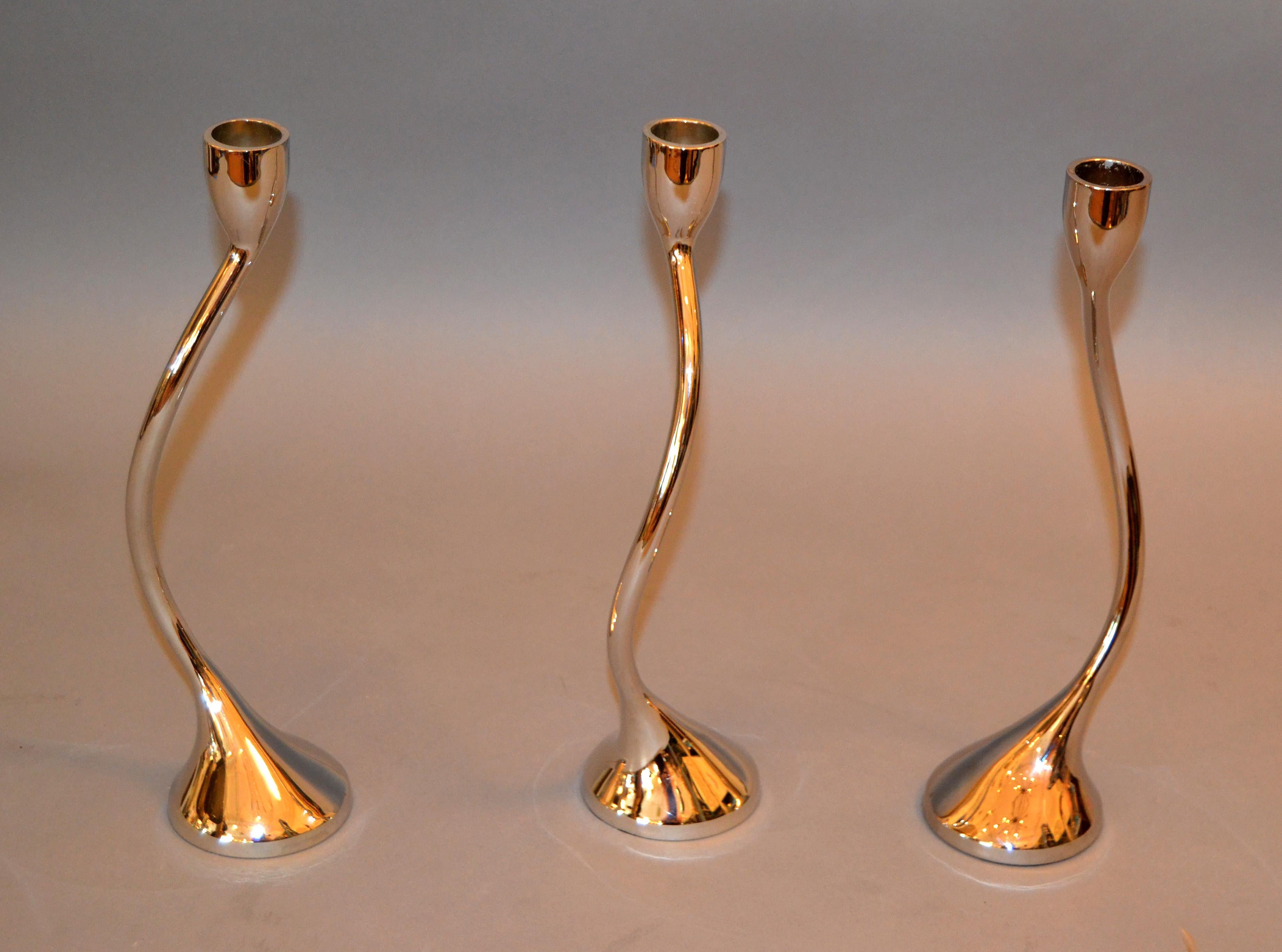 3 Modern Silver Chrome Taper Candlestick Holders Intertwined In Good Condition In Miami, FL